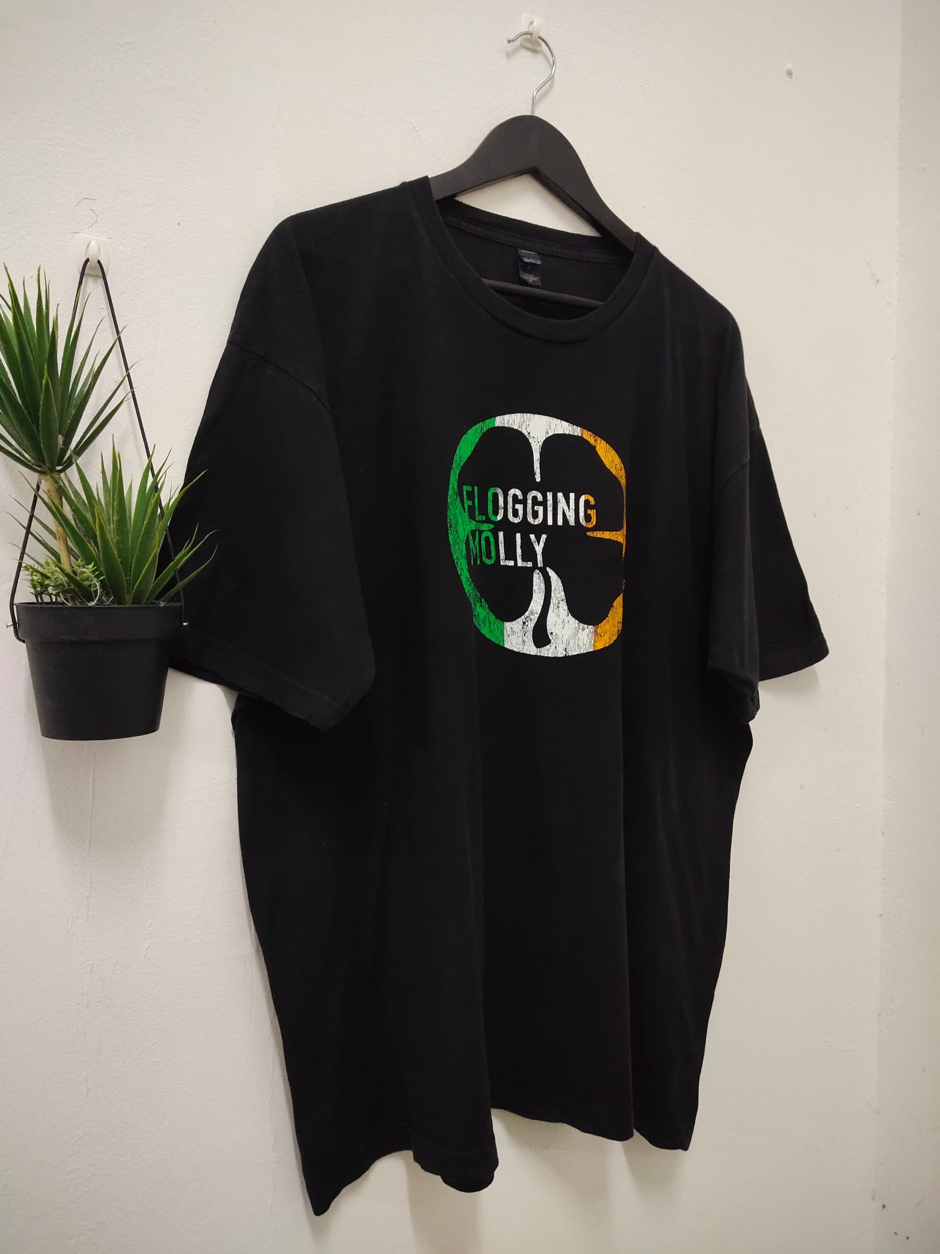 Band Tees Vintage Flogging Molly Punk rock Band t shirt logo Size US XXL / EU 58 / 5 - 2 Thumbnail