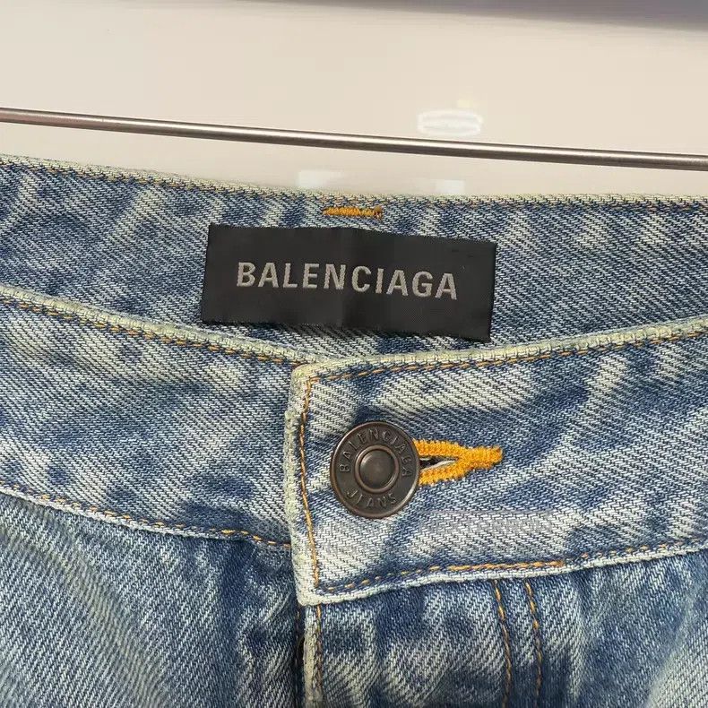 Balenciaga Balenciaga Distressed Denim Jeans Size US 31 - 3 Thumbnail