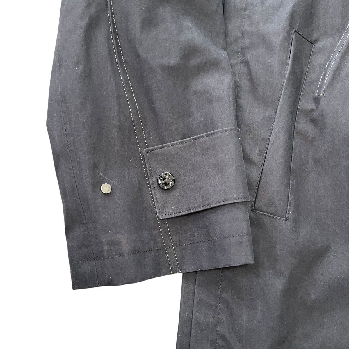 Louis Vuitton Louis Vuitton Virgil Abloh Sample Curved Seam Trench Coat Size US M / EU 48-50 / 2 - 9 Thumbnail