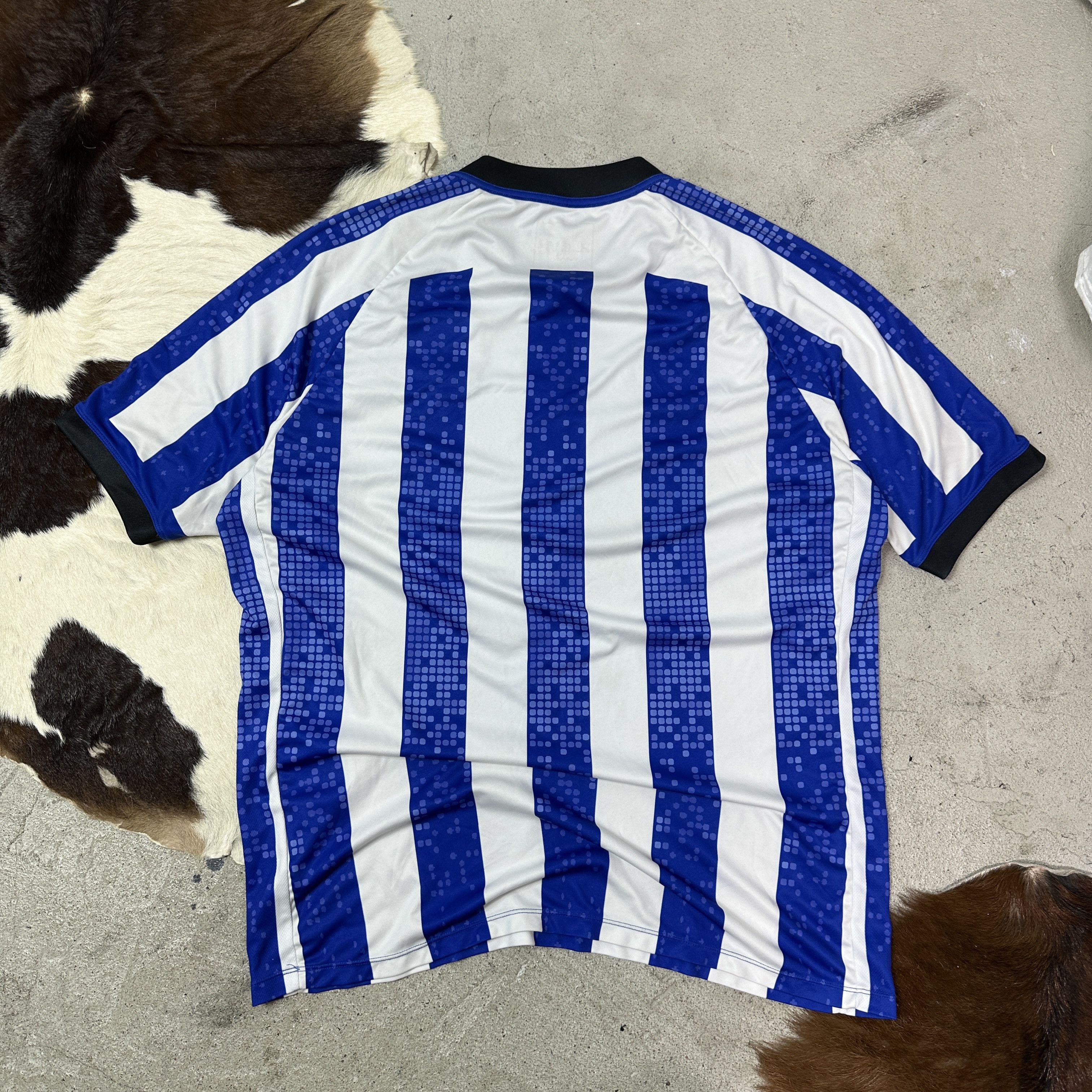 Vintage Vintage Sporty Sheffield Wednesday 19/20 Home Jersey Y2K Size US XL / EU 56 / 4 - 6 Thumbnail