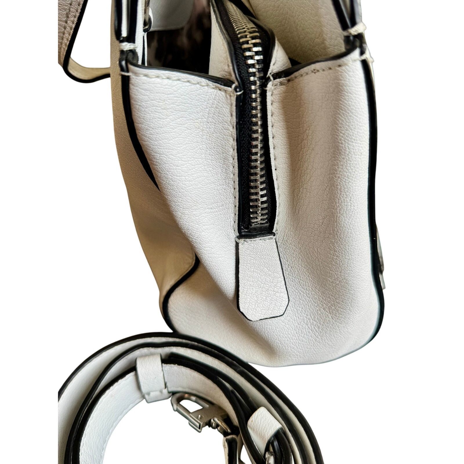 Guess Guess White Leather & Cheetah Purse – Arm or Shoulder Bag Size ONE SIZE - 3 Thumbnail