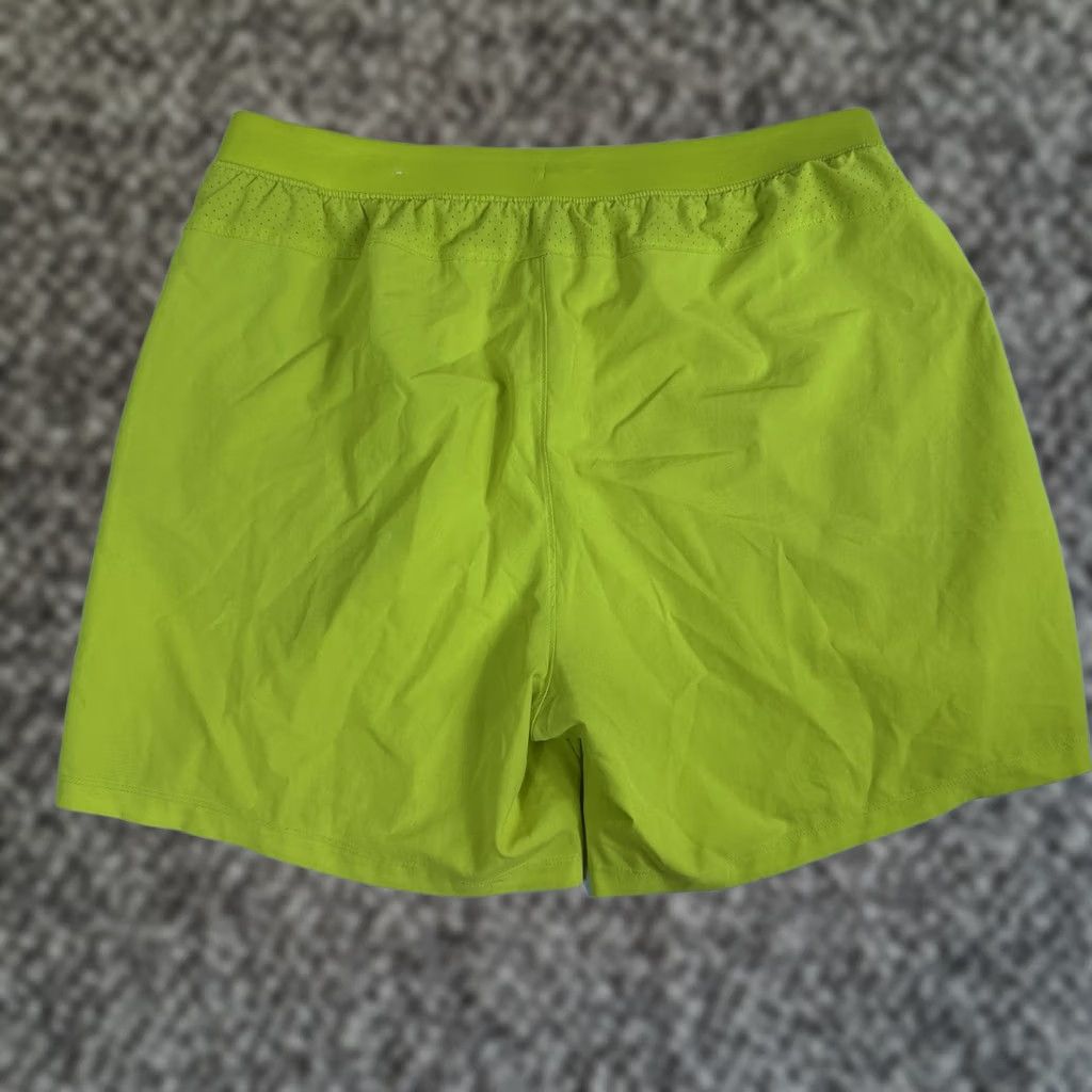 Old Navy Old Navy Go-Dry Shorts Men's Large Yellow Pockets Active Go Gym Train 6 inches Size US 33 - 1 Thumbnail