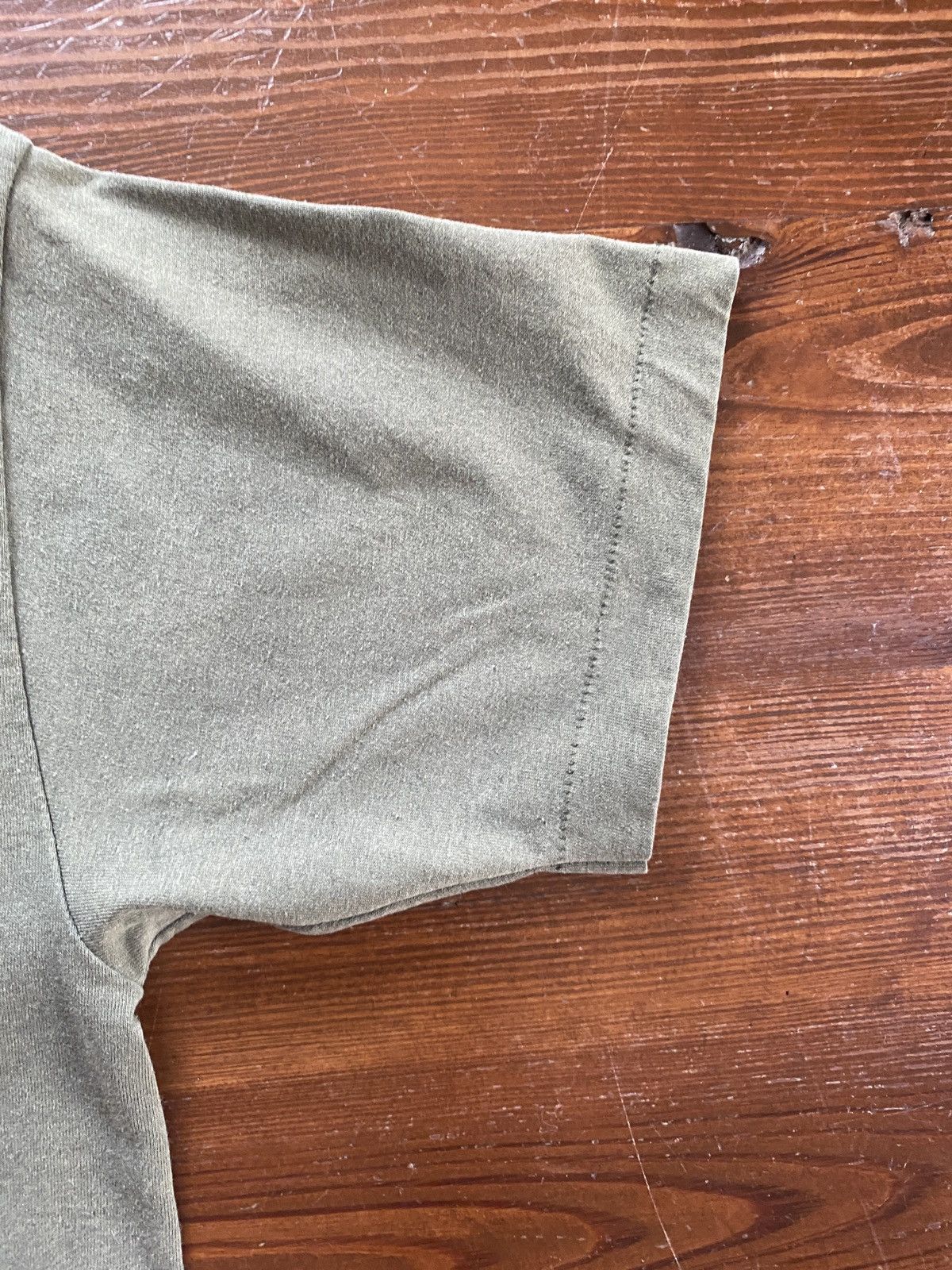 Fruit Of The Loom Vintage 90’s Old Jail Single Stitch Army Green Tee Size US L / EU 52-54 / 3 - 4 Thumbnail