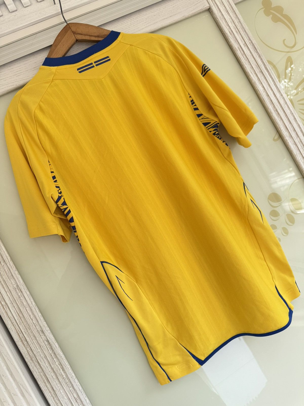 Umbro Vintage Sweden 2008-2009 Home Soccer Jersey Football Kit Size US M / EU 48-50 / 2 - 8 Thumbnail