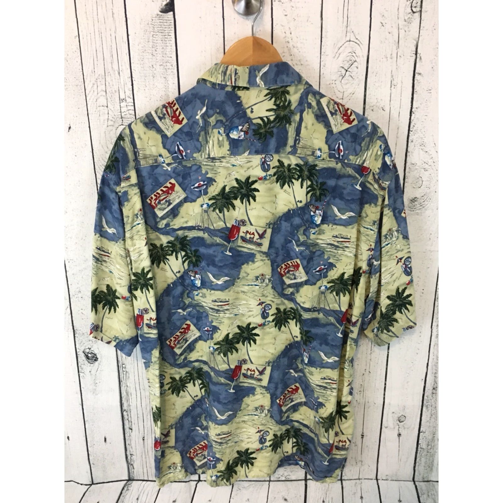 Pierre Cardin Pierre Cardin Hawaiian Aloha Short Sleeve Rayon Shirt Mens Large Green Multicolor Button-Up Shirts Mens Large Aloha Hawaiian Size US L / EU 52-54 / 3 - 3 Thumbnail
