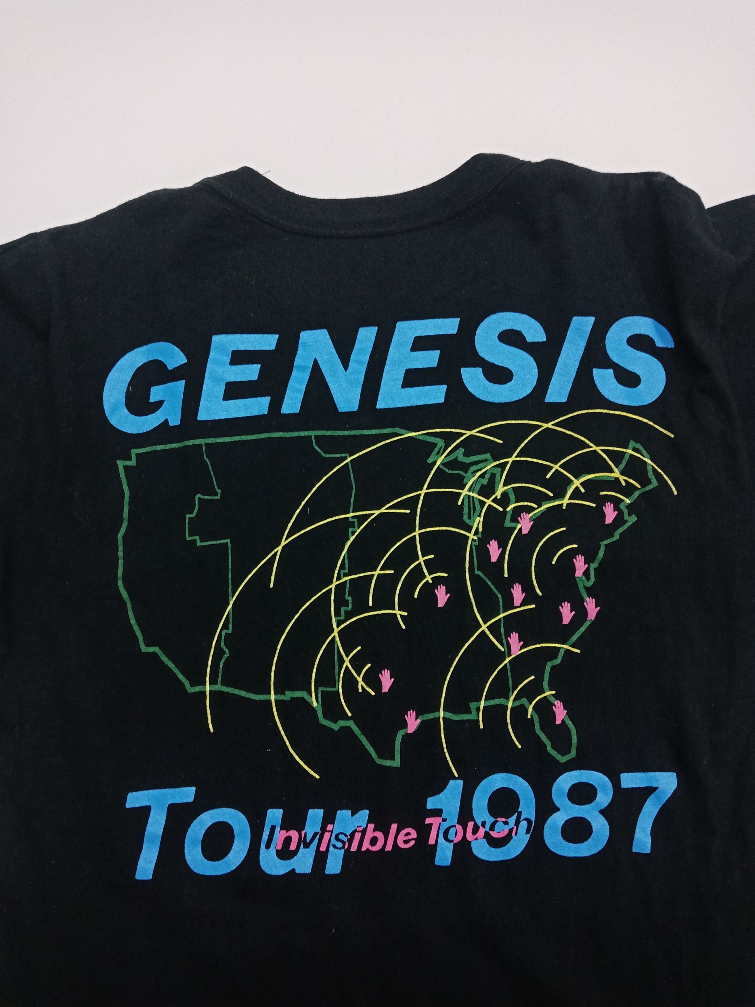 Band Tees 1987 Genesis Invisible Touch #A Size US M / EU 48-50 / 2 - 6 Thumbnail