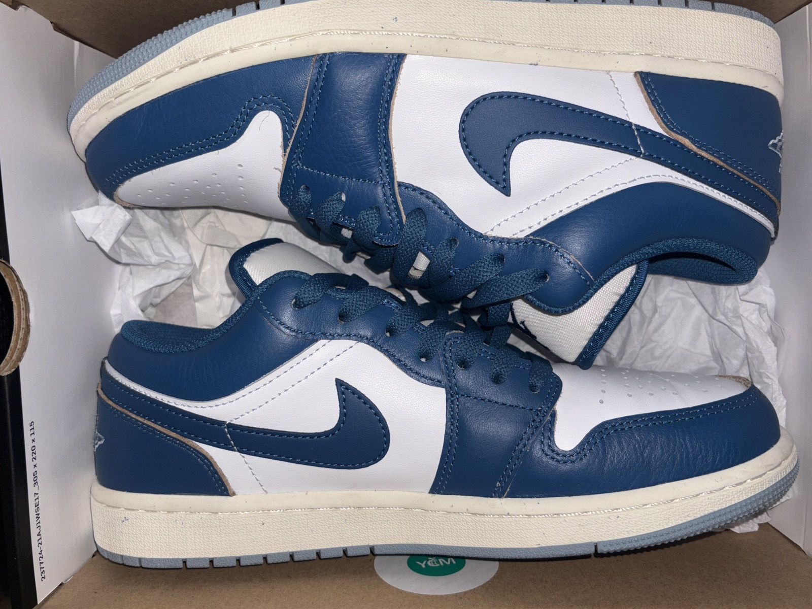 Nike Jordan 1 Low SE white/blue size 9 excellent condition Size US 9 / EU 42 - 1 Thumbnail