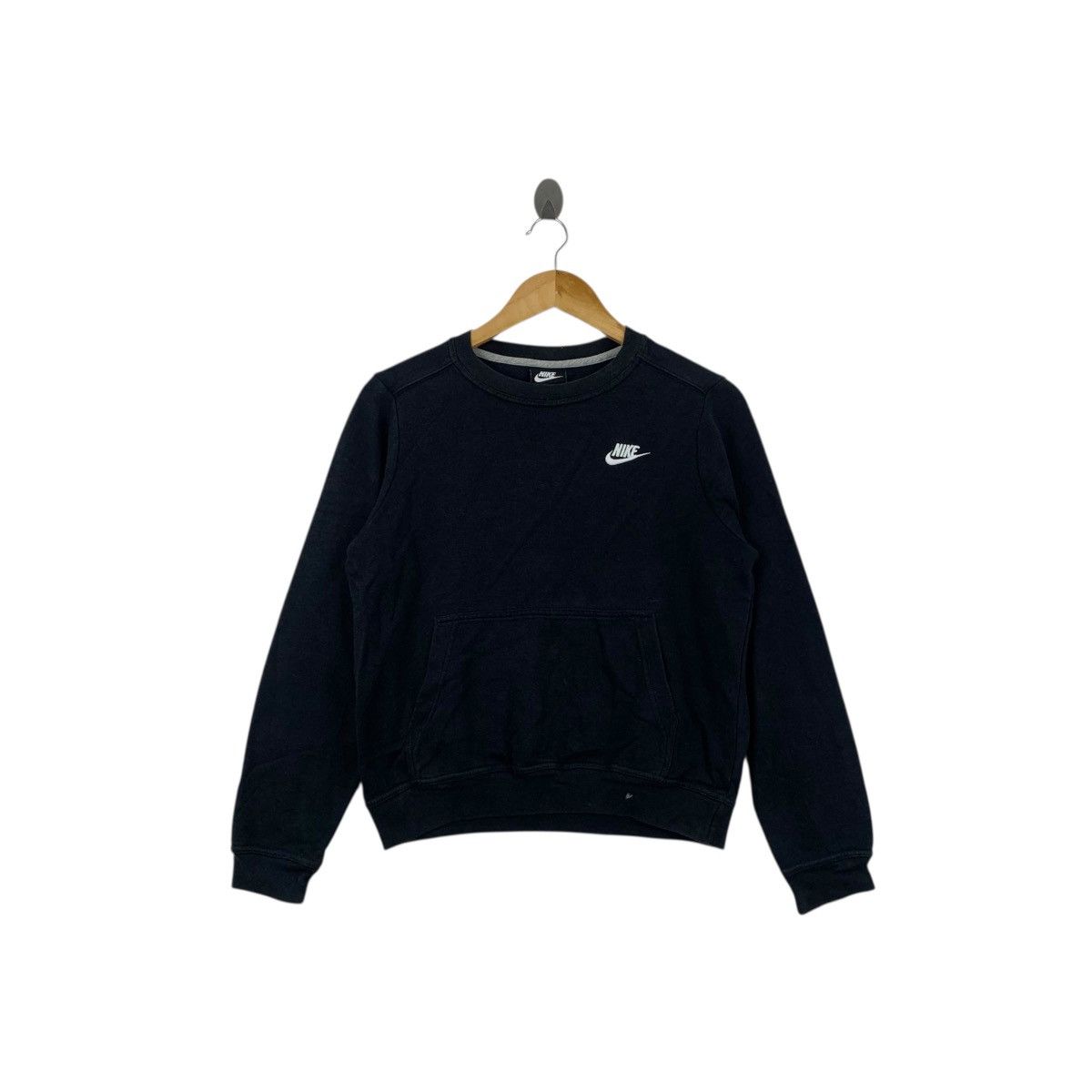 Nike Vintage NIKE SWOOSH Minimalist Embroidered Logo Sweatshirt Size M / US 6-8 / IT 42-44 - 1 Thumbnail