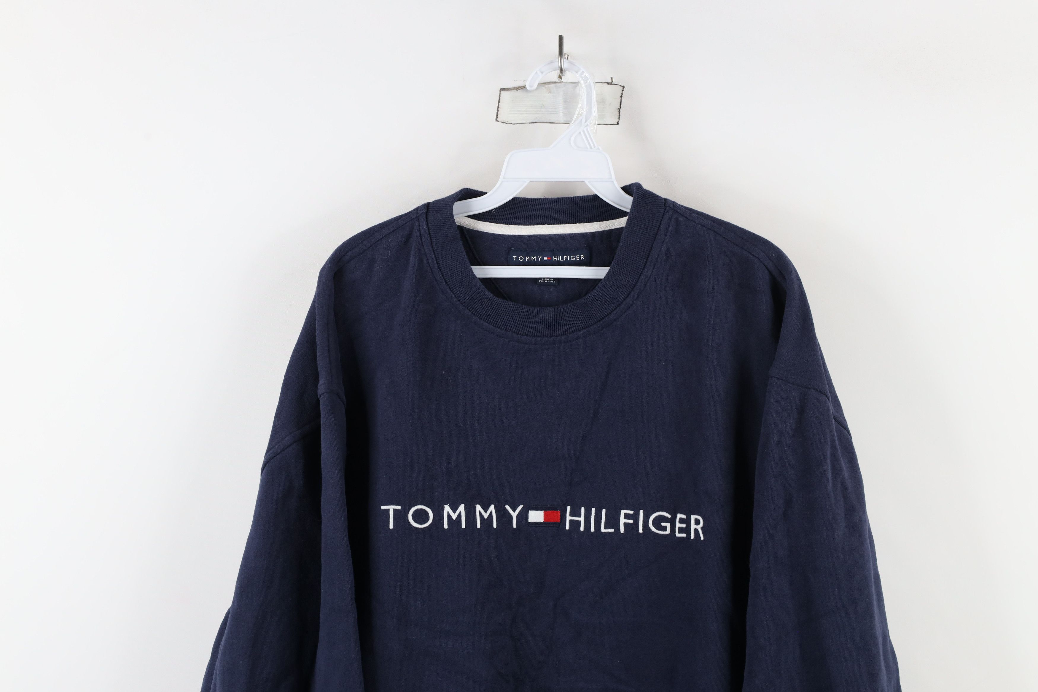 Tommy Hilfiger × Vintage Vintage Tommy Hilfiger Spell Crewneck Sweatshirt Navy Blue Size US L / EU 52-54 / 3 - 2 Thumbnail