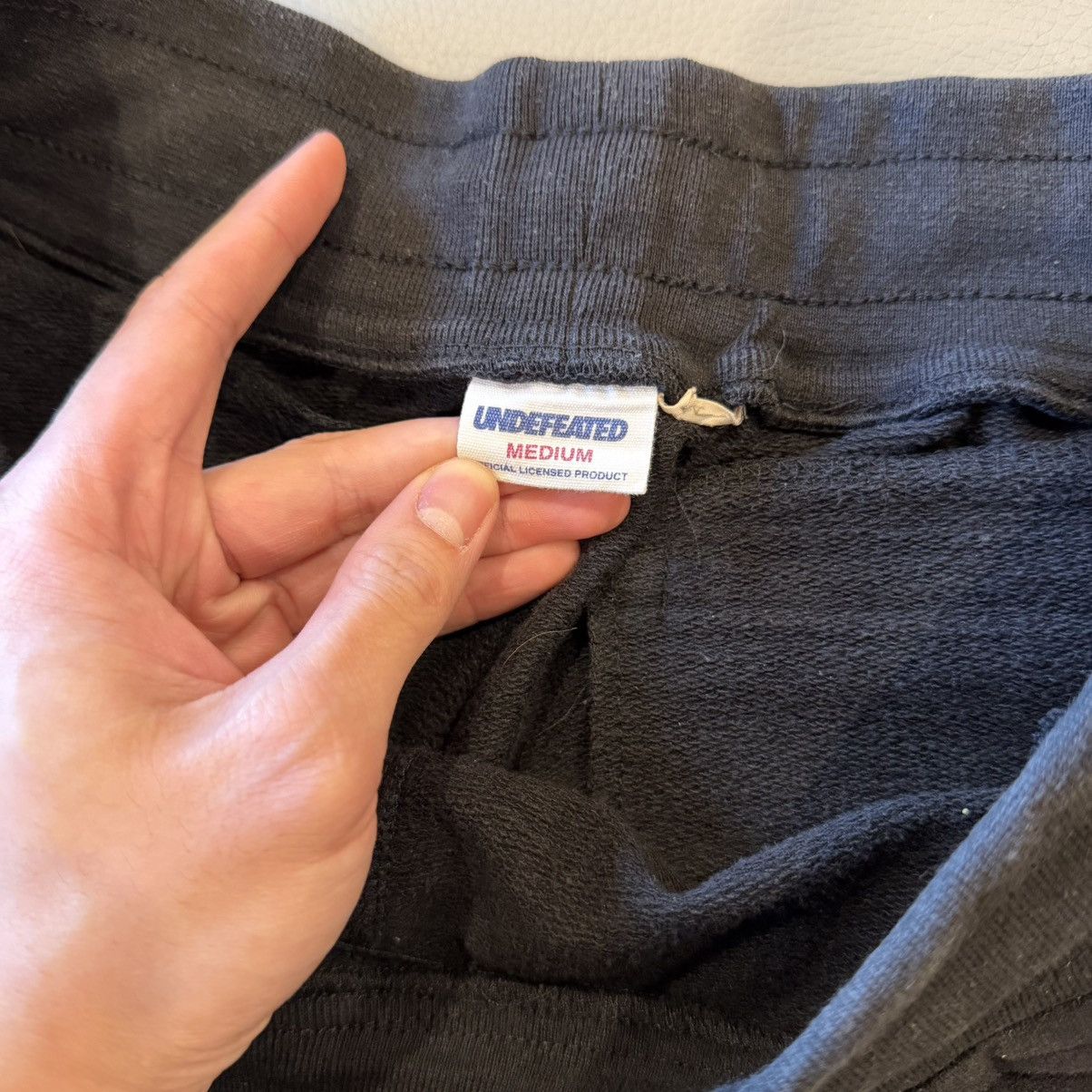 Undefeated Undefeated Sweat shorts size Medium used Size US 32 / EU 48 - 3 Thumbnail