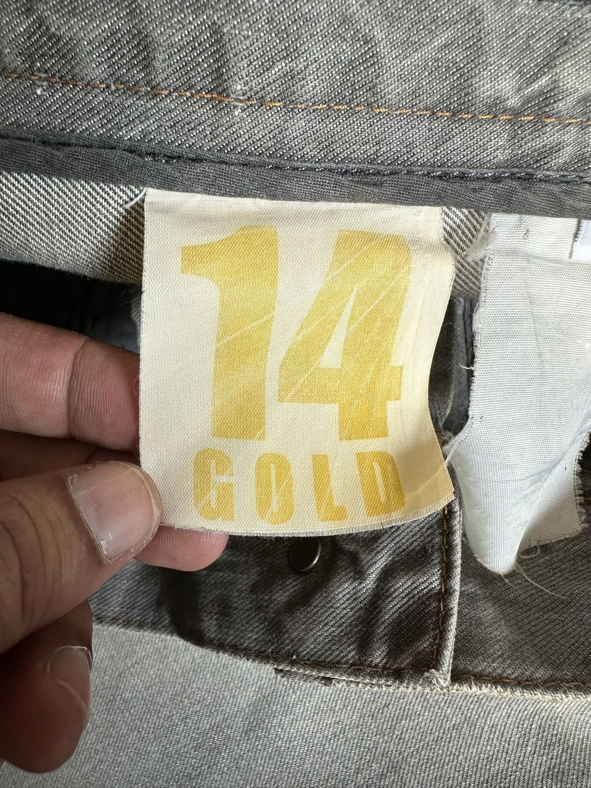 Dolce & Gabbana 00’s VTG Dolce & Gabbana 14 Gold distressed grey dirty jeans Size US 32 / EU 48 - 21 Thumbnail
