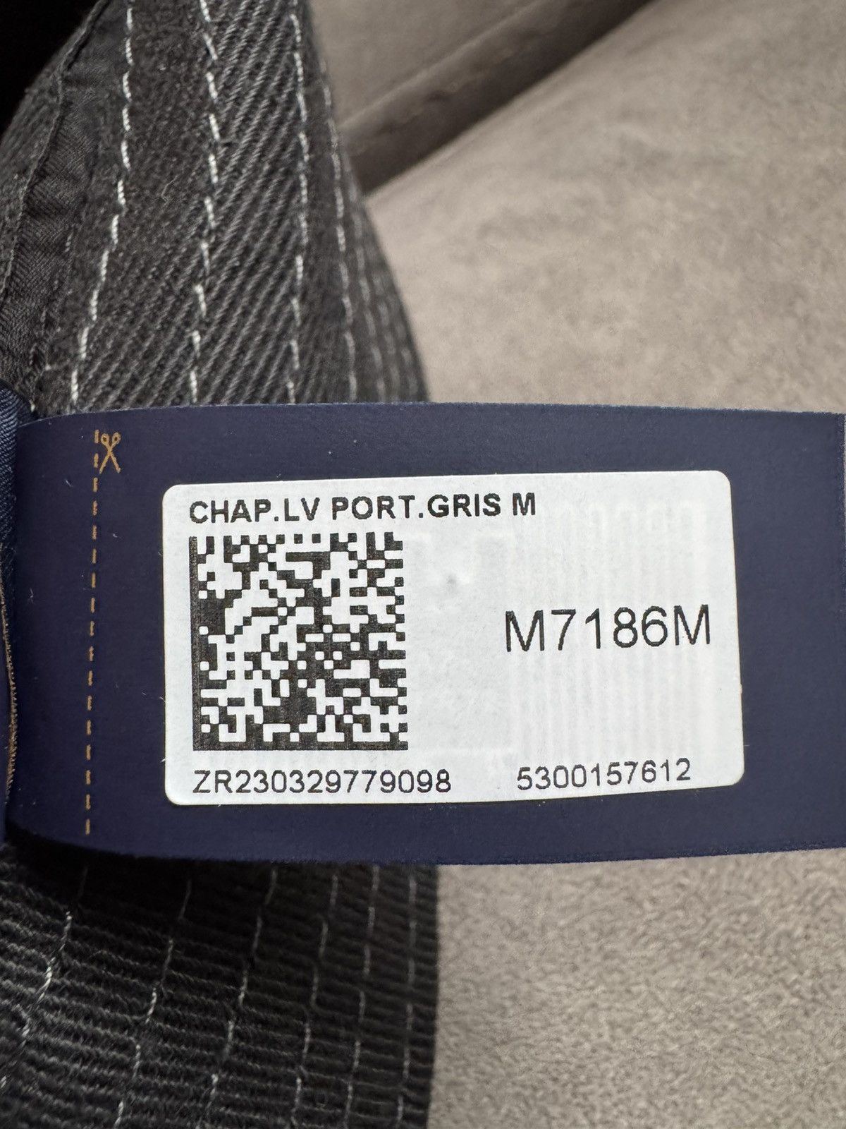 Louis Vuitton LOUIS VUITTON bucket hat study all photos and description Size ONE SIZE - 21 Thumbnail