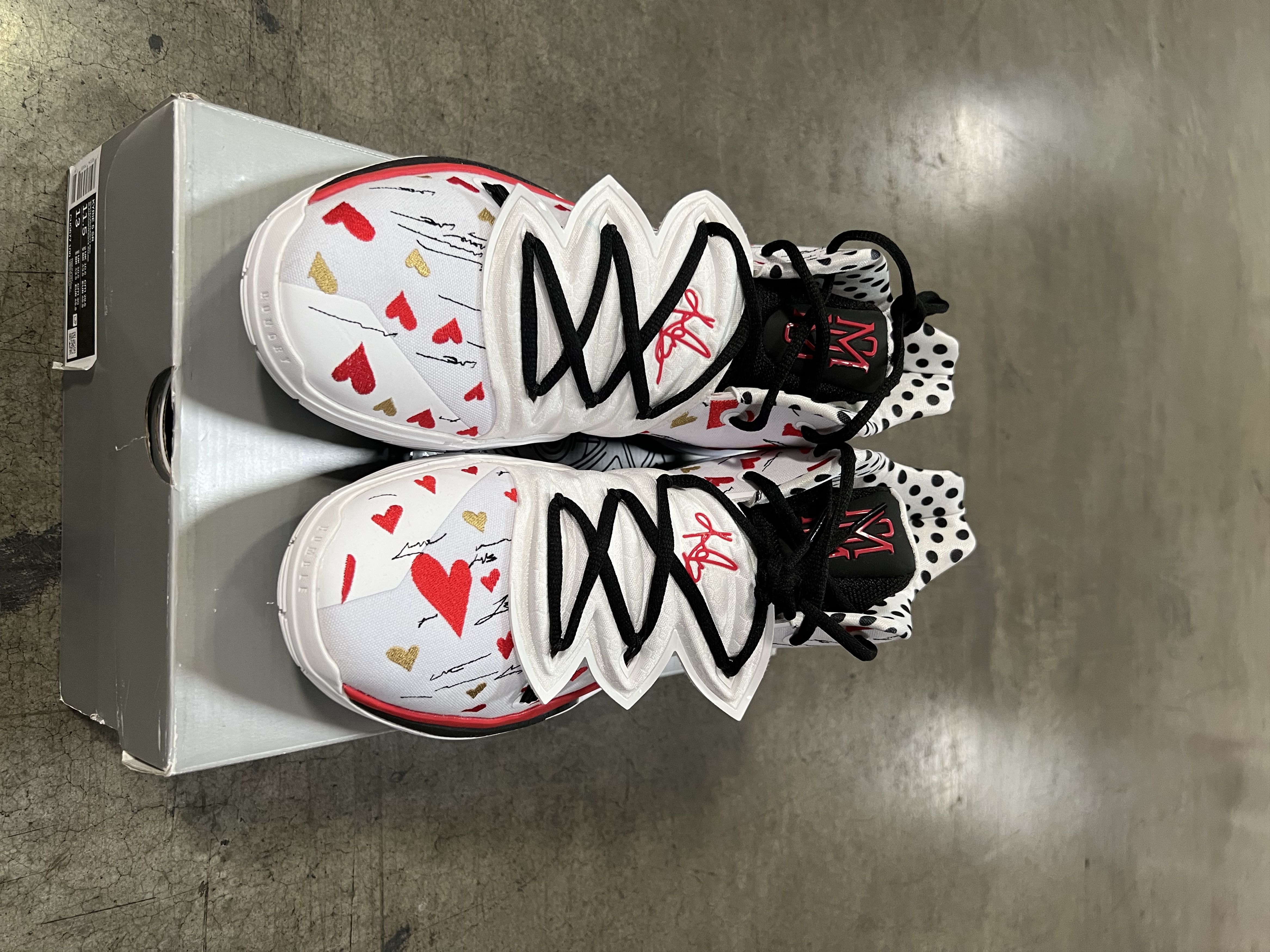 Nike Nike Kyrie 5 Sneaker Room Mom White Size US 11.5 / EU 44-45 - 2 Thumbnail