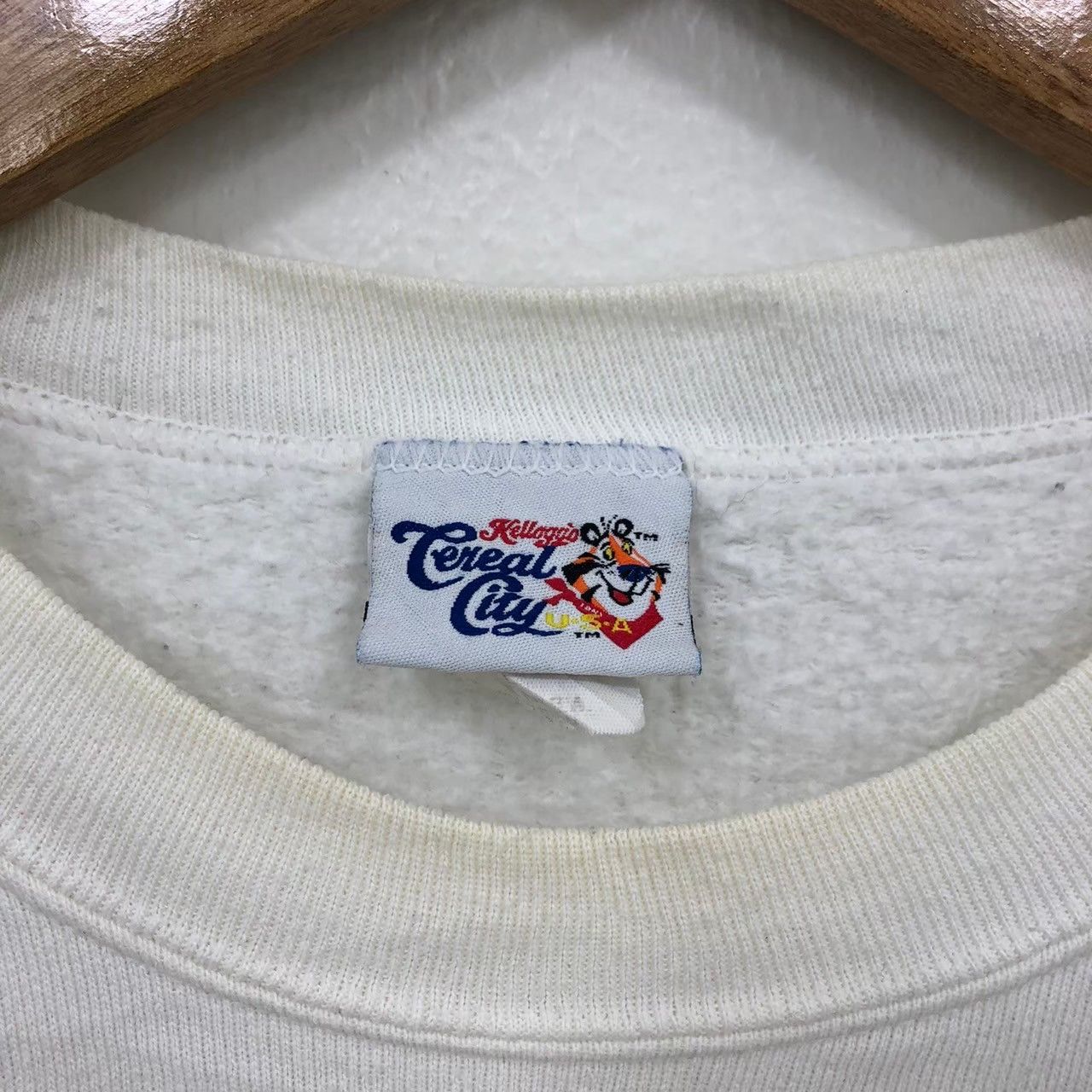 Vintage Vintage 90's Tony The Tiger Kellogg sweater Cereal City BN Size US M / EU 48-50 / 2 - 8 Thumbnail