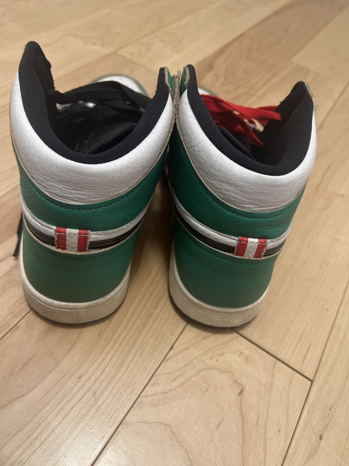 Jordan Brand Jordan 1 High Lucky Green Size US 9 / EU 42 - 4 Thumbnail