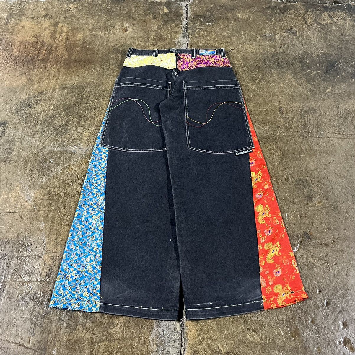 Make A Responsible Offer. shops Vintage Rare JNCO Graffiti Jeans Wide Leg