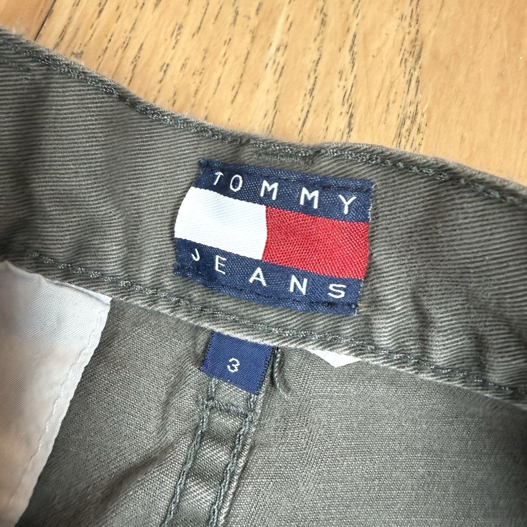 Tommy Hilfiger VINTAGE Tommy Hilfiger Cargo Pants Men 36 Regular Green 30in Inseam Straight Relaxed Adjustable Waist Size 25" / US 0 / IT 36 - 7 Thumbnail