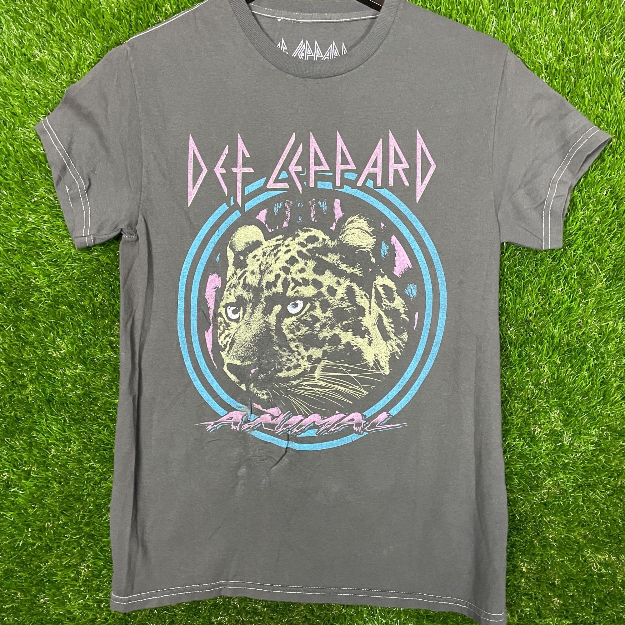 Led Zeppelin Def Leppard Animal Rock T-shirt size Extra Small Size XS / US 0-2 / IT 36-38 - 1 Thumbnail
