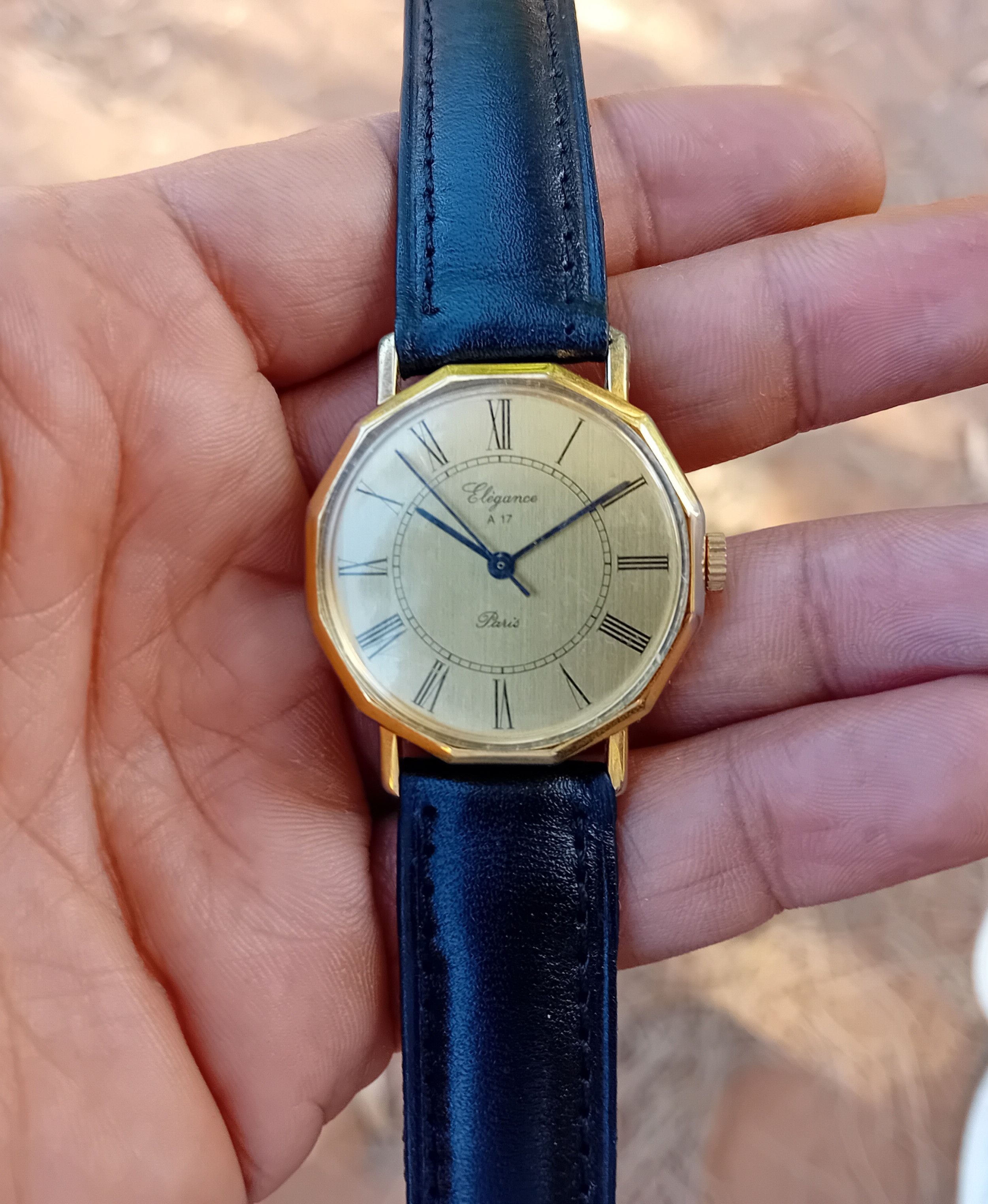 Vintage Elegance Paris Watch Vintage Mechanic 1970s Roman Numeral Size ONE SIZE - 2 Thumbnail