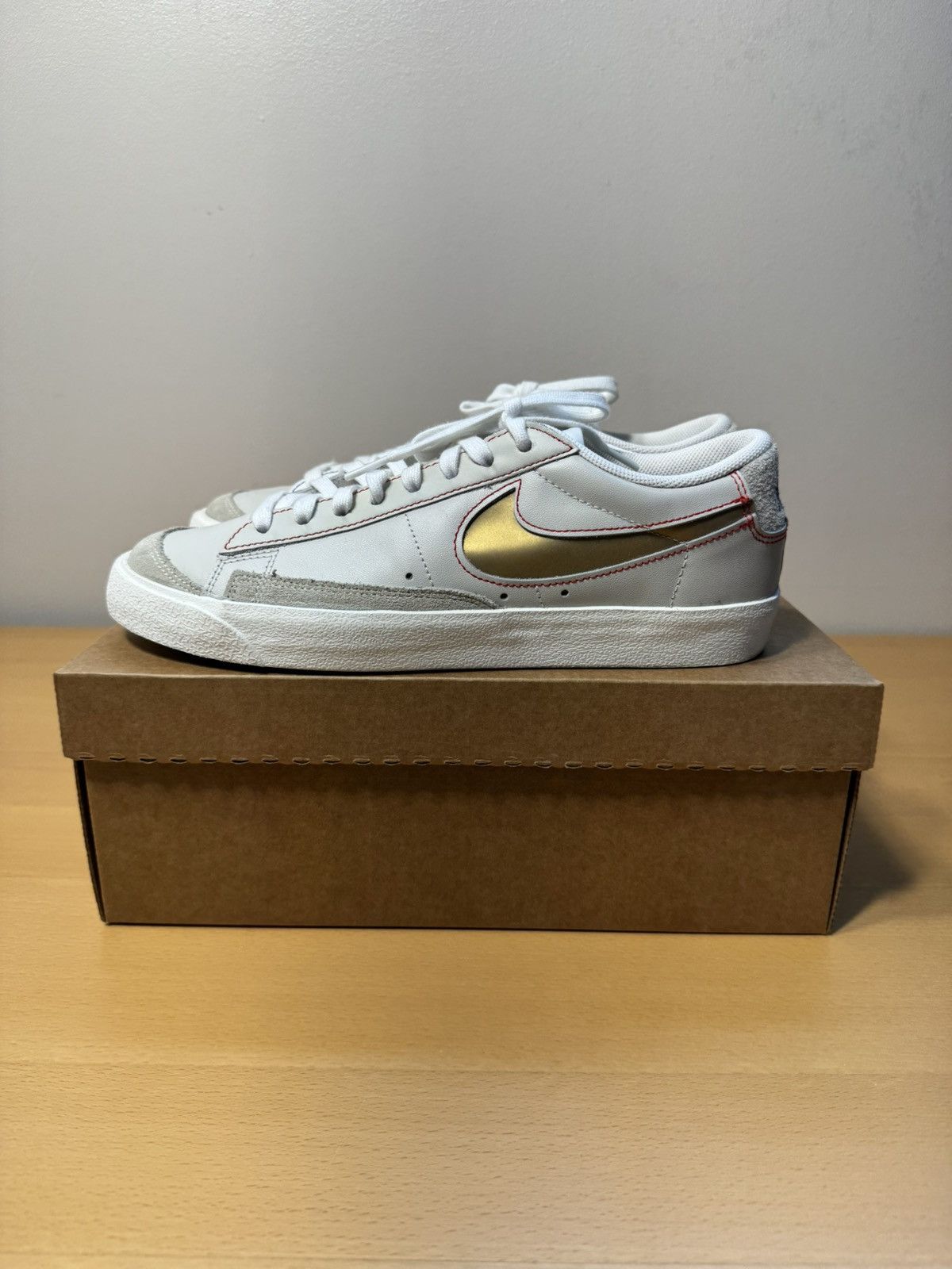 Nike BLAZER LOW '77 PREMIUM Size US 10 / EU 43 - 1 Thumbnail