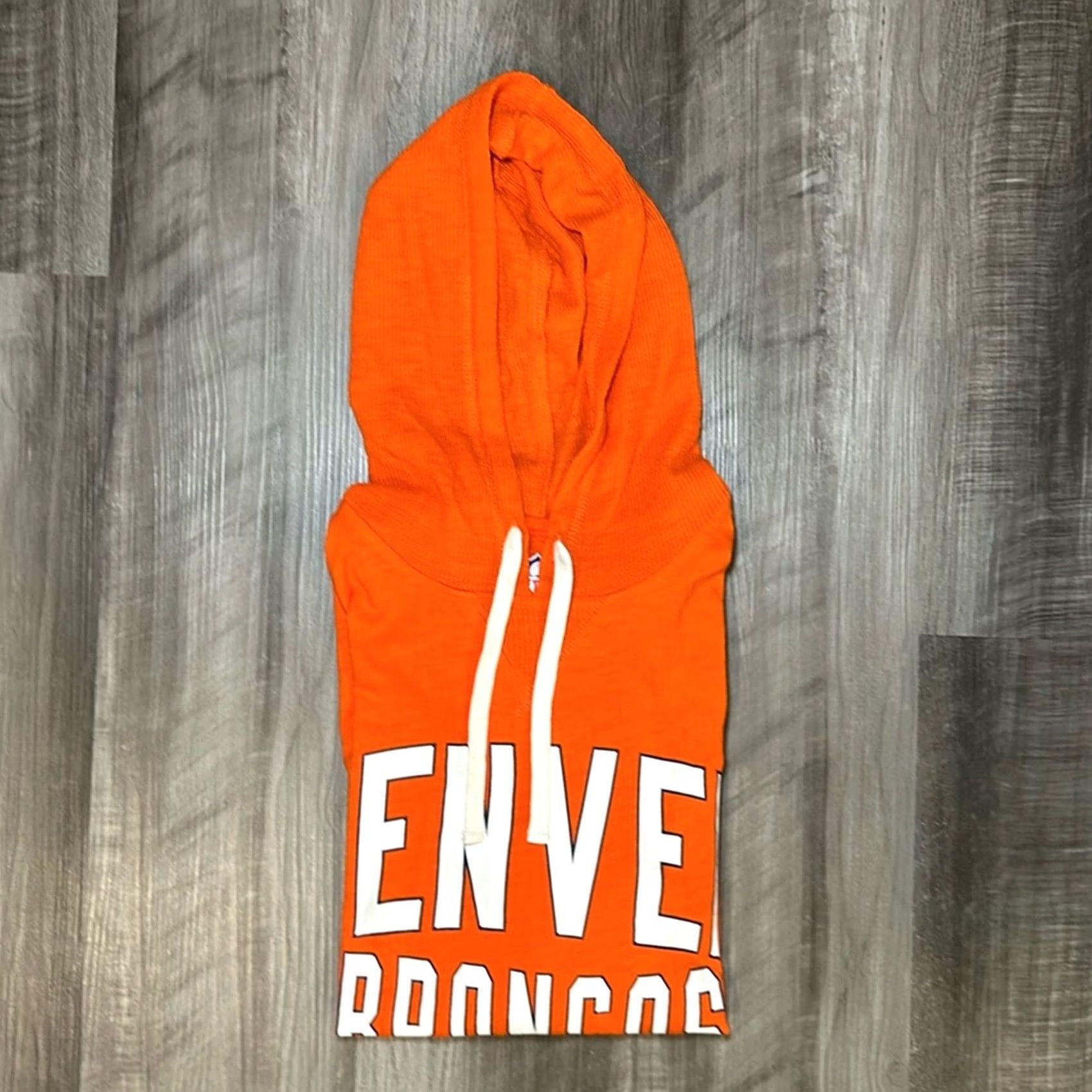 NFL VINTAGE Denver Broncos NFL Long Sleeve Tee Hoodie Mens Medium Orange Cotton Pullover Hoodie, Men, M, Orange, 90s/Concert? Size US M / EU 48-50 / 2 - 2 Thumbnail