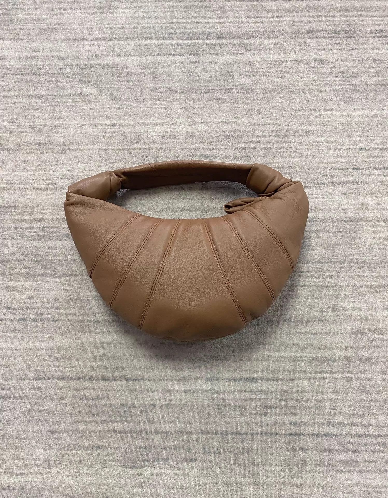 Lemaire Lemaire Fortune Croissant Mini Hobo O.Brown 10/10 Size ONE SIZE - 1 Thumbnail