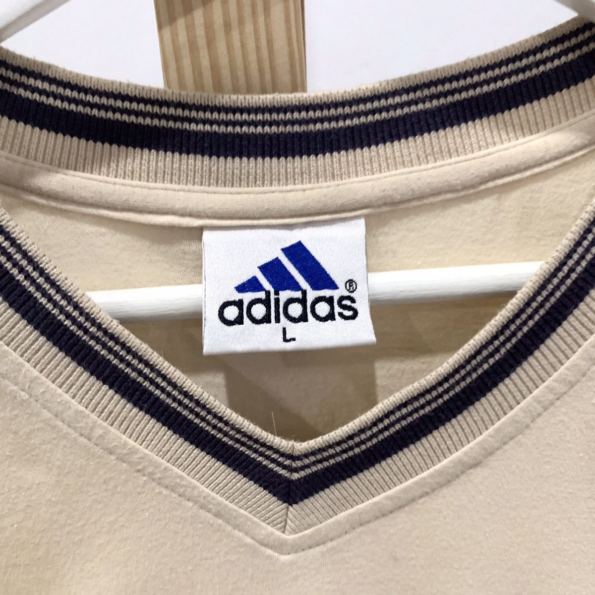 Adidas Adidas V Neck T Shirts Size US L / EU 52-54 / 3 - 4 Thumbnail