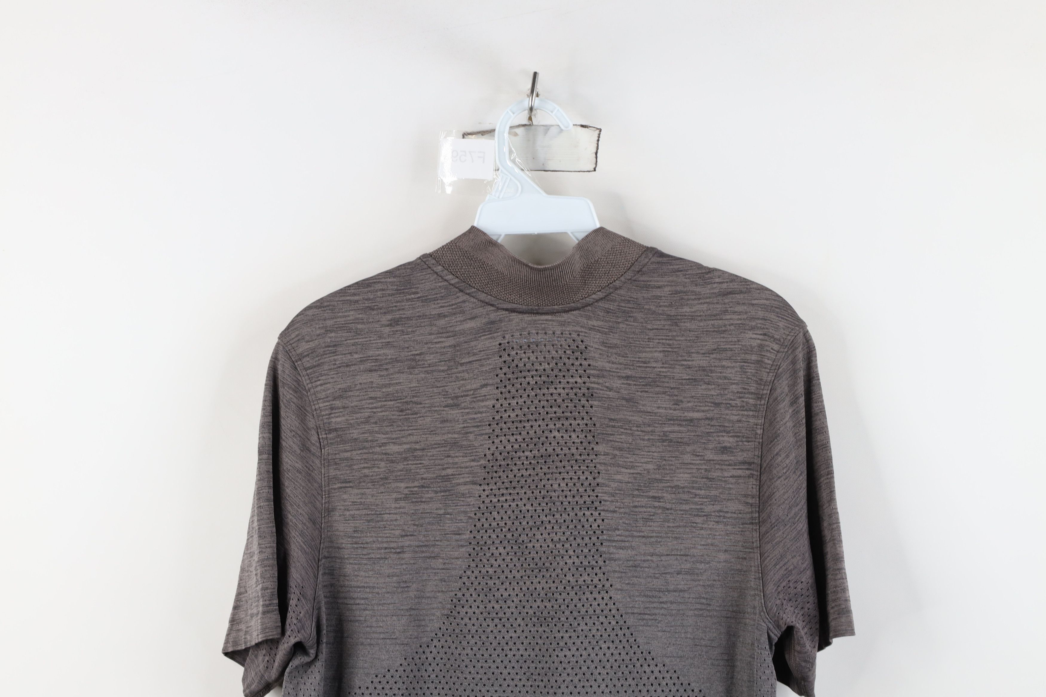 Lululemon Lululemon Metal Vent Tech Vented Henley T-Shirt Heather Gray Size US S / EU 44-46 / 1 - 13 Thumbnail