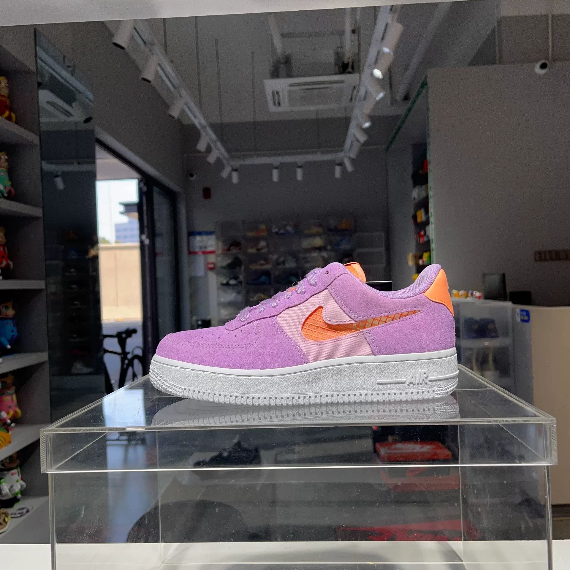 Nike Nike Purple Lowtop Sneakers 36 Men Size US 5 / EU 37 - 1 Thumbnail