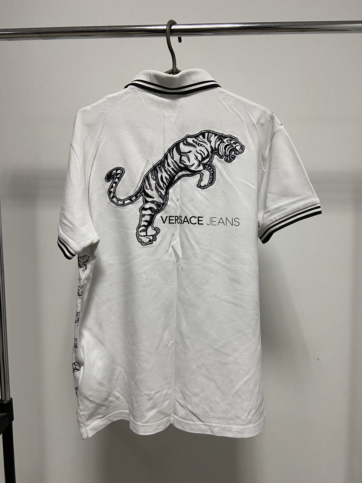 Versace × Vintage Versace jeans Vintage Polo monogram big logo tiger 🐯 Size US L / EU 52-54 / 3 - 2 Thumbnail