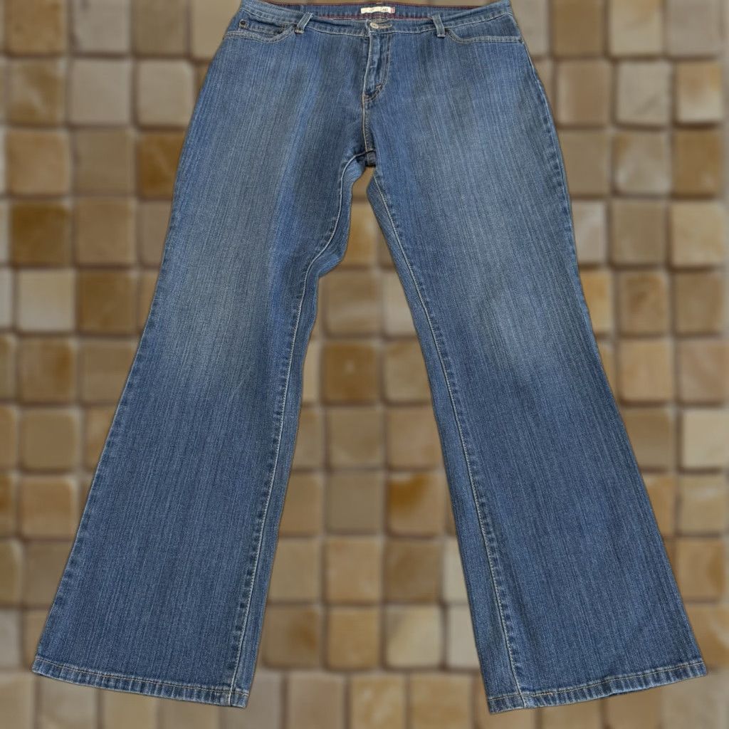 Levi's VINTAGE Levi's 550 Jeans Womens Size 16 Relaxed Bootcut Denim Cotton Blend Blue 90s Style Size 38" / US 16 / IT 52 - 1 Thumbnail