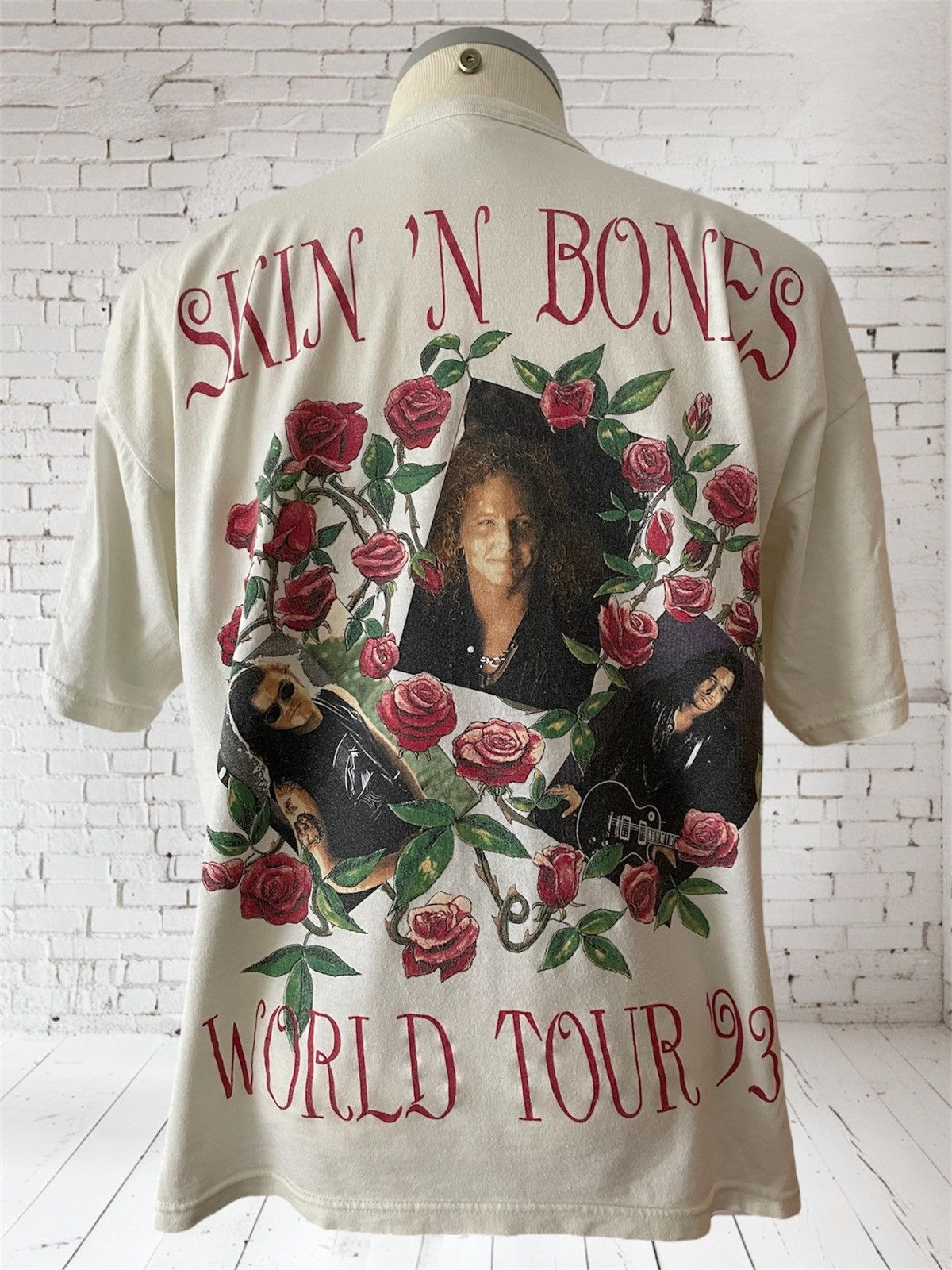 Vintage Vintage Guns N’ Roses 1993 Skin ‘N Bones World Tour T-Shirt Size US XL / EU 56 / 4 - 6 Thumbnail