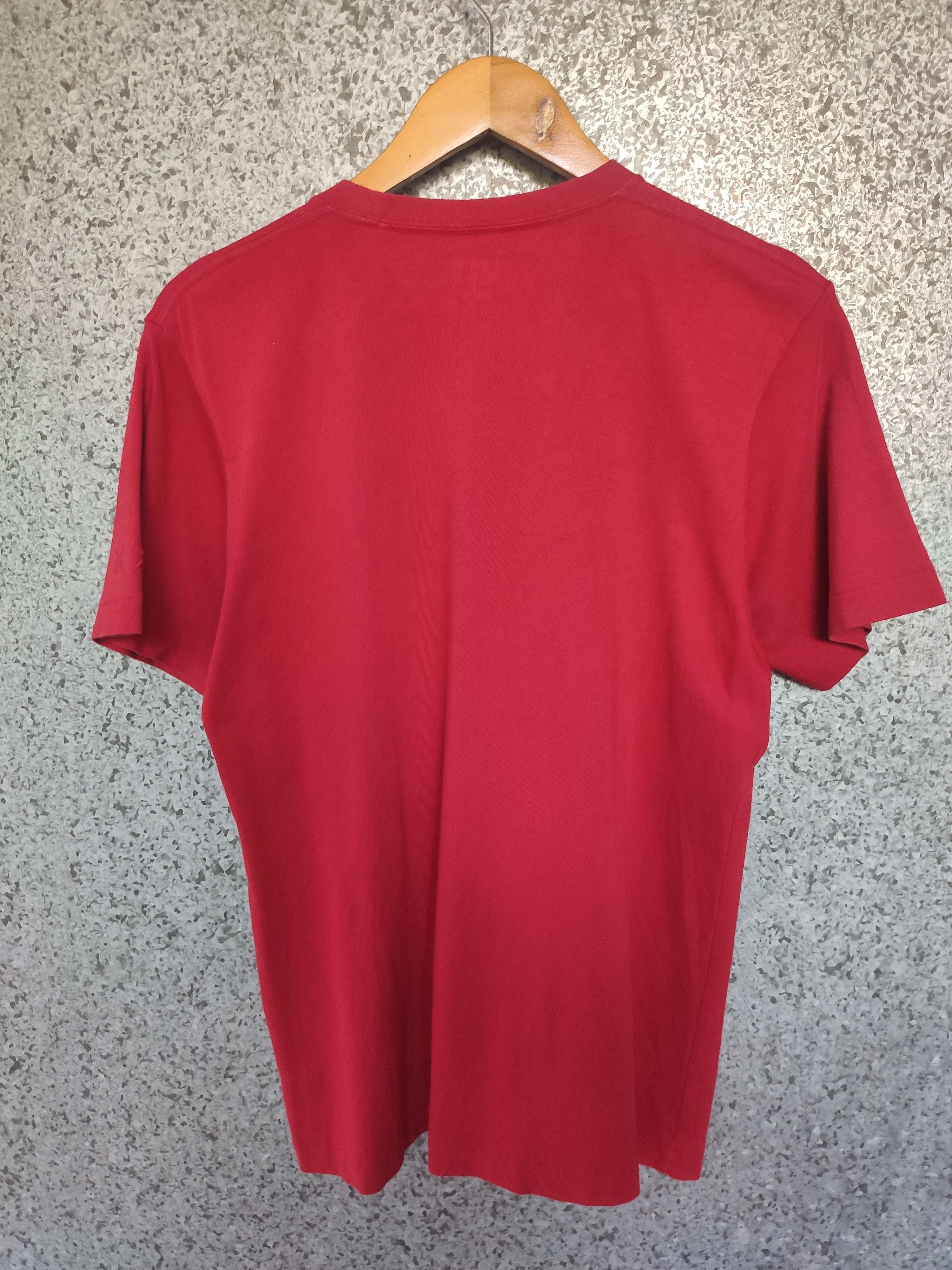 Kaws × Uniqlo 🔥 Uniqlo X Kaws t shirt Size US M / EU 48-50 / 2 - 4 Thumbnail