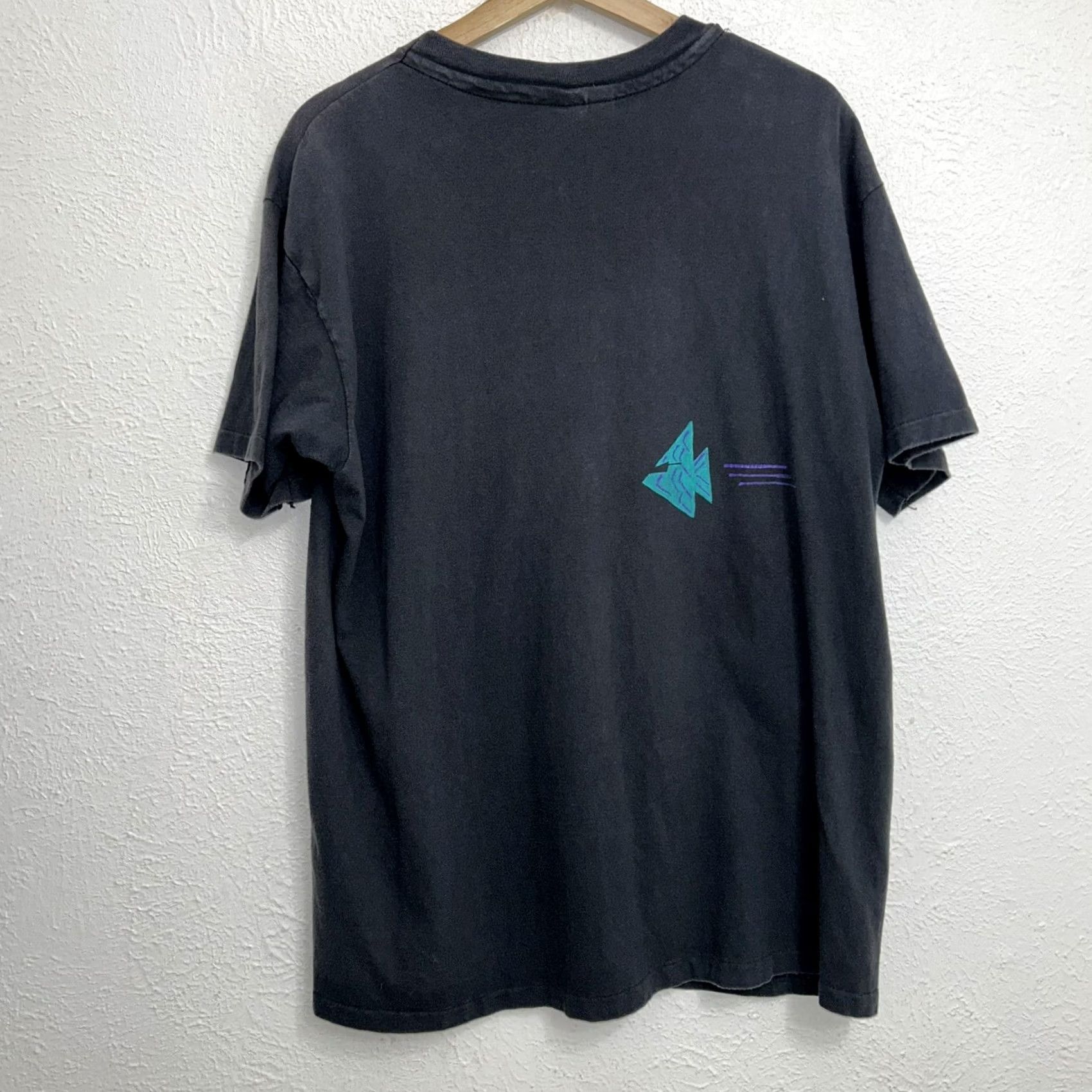 Hanes VINTAGE Triangle Fish Art Tee Black T-Shirt 90s USA Made XL Men Size US XL / EU 56 / 4 - 2 Thumbnail