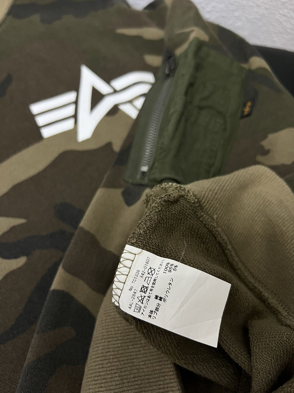 Alpha Industries × Santa Cruz Skateboards Alpha Industries x Santa Cruz Sweatshirt Size US L / EU 52-54 / 3 - 6 Thumbnail