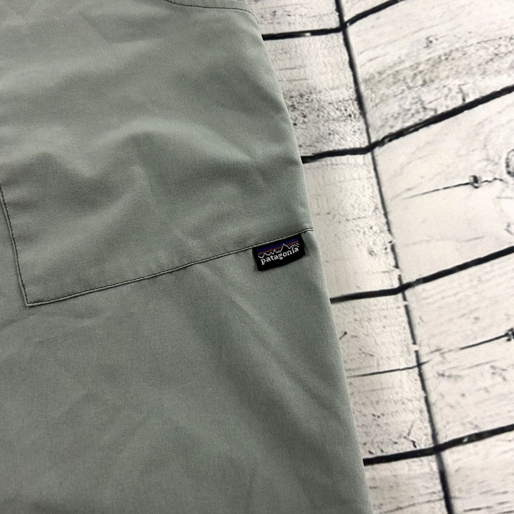 Patagonia Patagonia Gray Cropped Pants Women's 12 Lightweight Tie Waist Pant Size 34" / US 12 / IT 48 - 2 Thumbnail