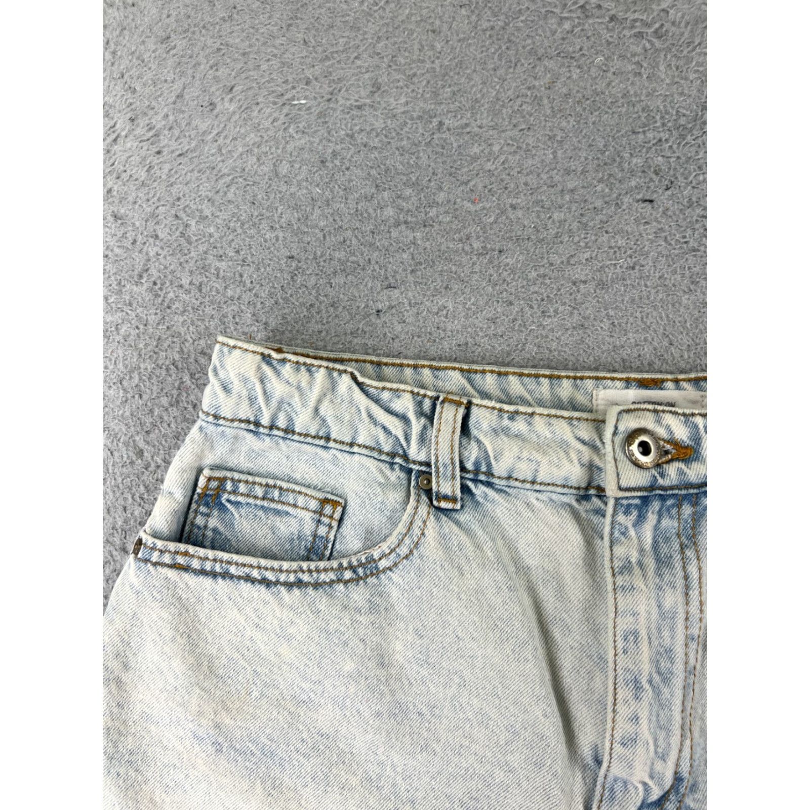 Cotton On Cotton On Shorts Womens 27 Blue Denim Cut-Off High Rise 5-Pocket Denim Shorts Light Wash 28x3 Size 27" / US 4 / IT 40 - 4 Thumbnail
