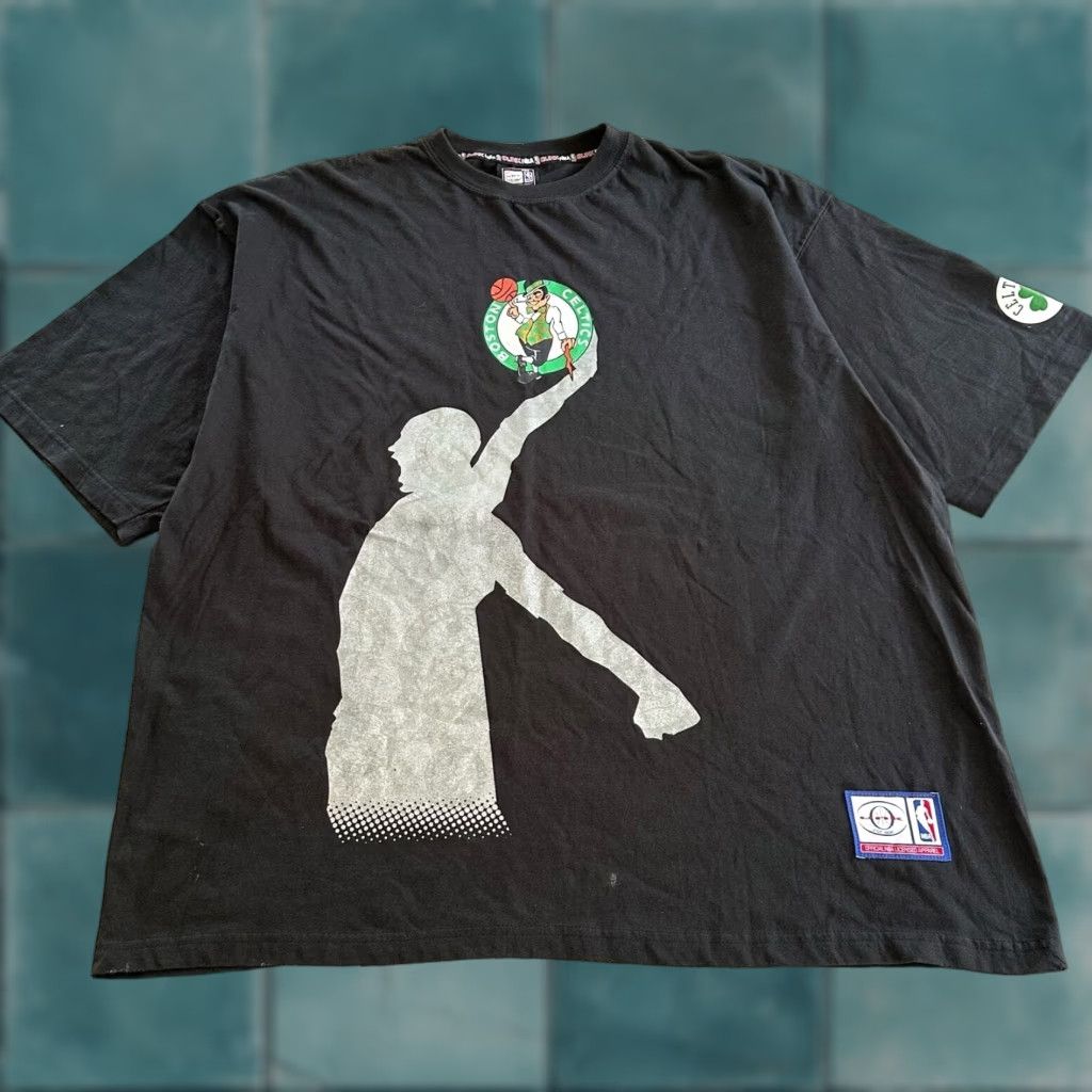 NBA VINTAGE Y2K NBA Black Basketball Celtics Sporty Graphic Tshirt Men 2X Big & Tall Tshirt Black Celtics Graphic NBA Mens XXL 29" by 33" Size US XXL / EU 58 / 5 - 1 Thumbnail