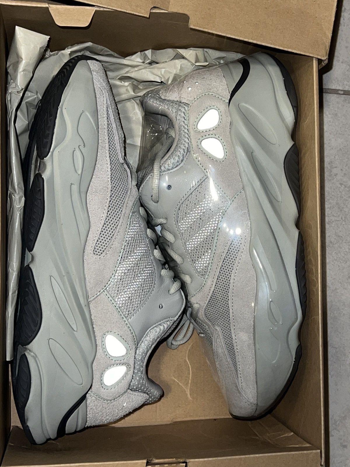 Adidas Yeezy 700 Salt Size US 10 / EU 43 - 6 Thumbnail