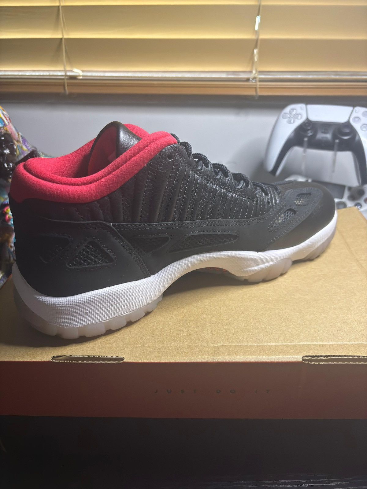 Jordan Brand Nike Air Jordan 11 Retro Size US 11 / EU 44 - 5 Thumbnail