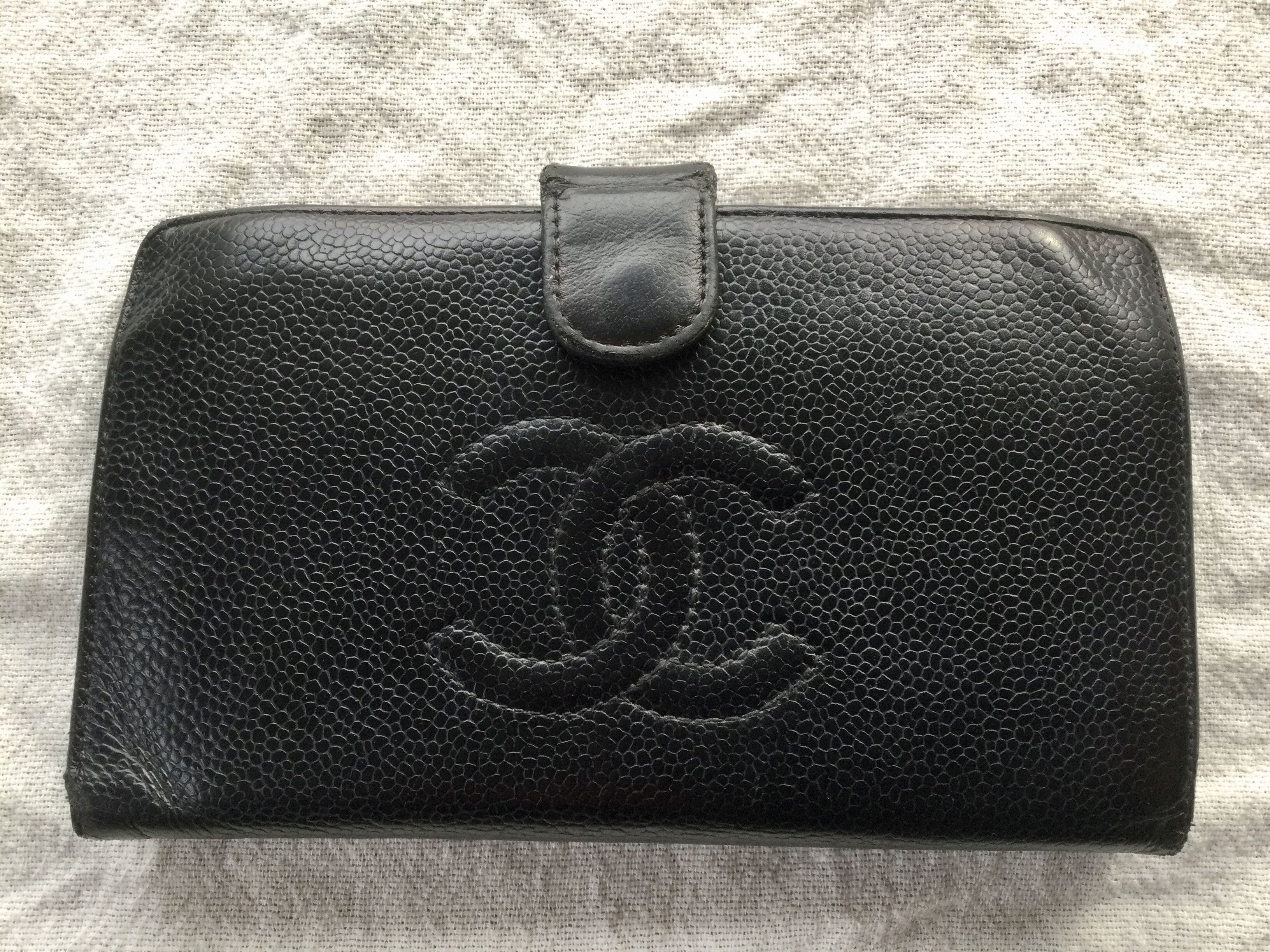 Chanel Vintage Chanel Black Caviar Leather CC Long Wallet. Size ONE SIZE - 1 Thumbnail