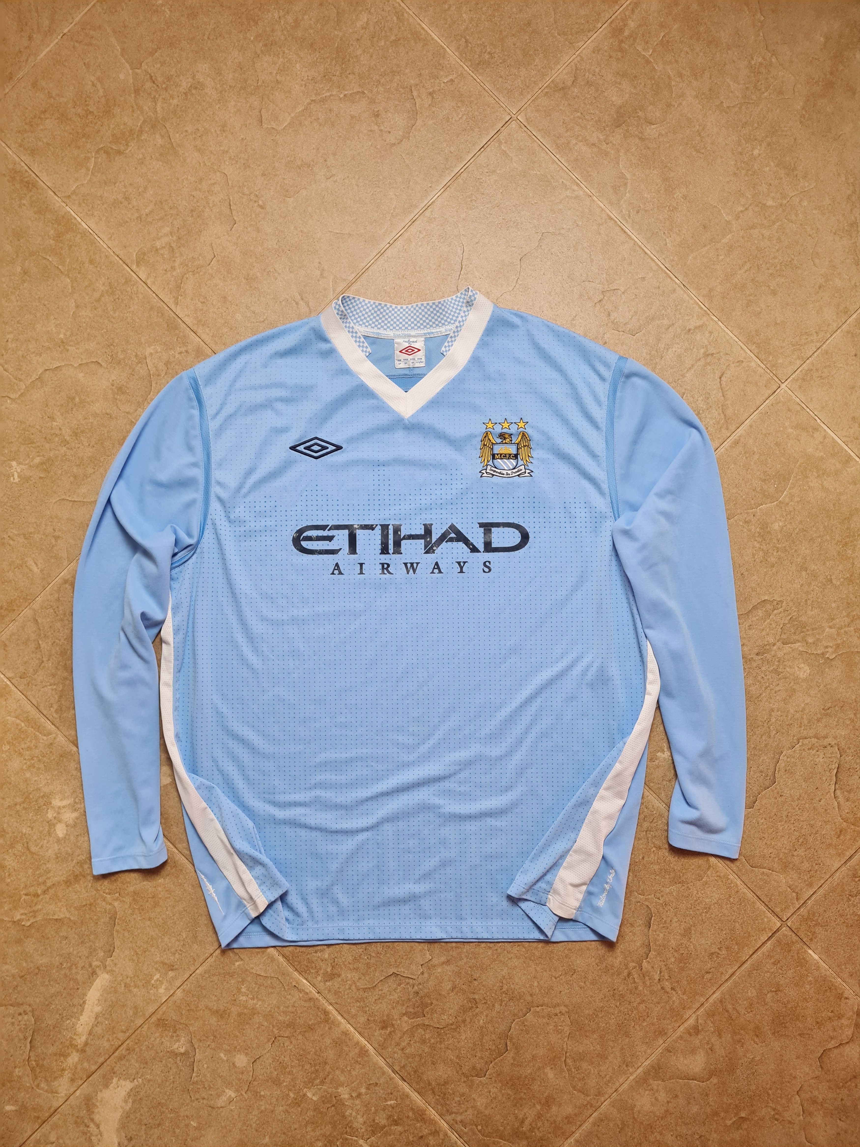 Umbro Manchester City 2011-012 Football Shirt Umbro Long Sleeve Size US XXL / EU 58 / 5 - 3 Thumbnail