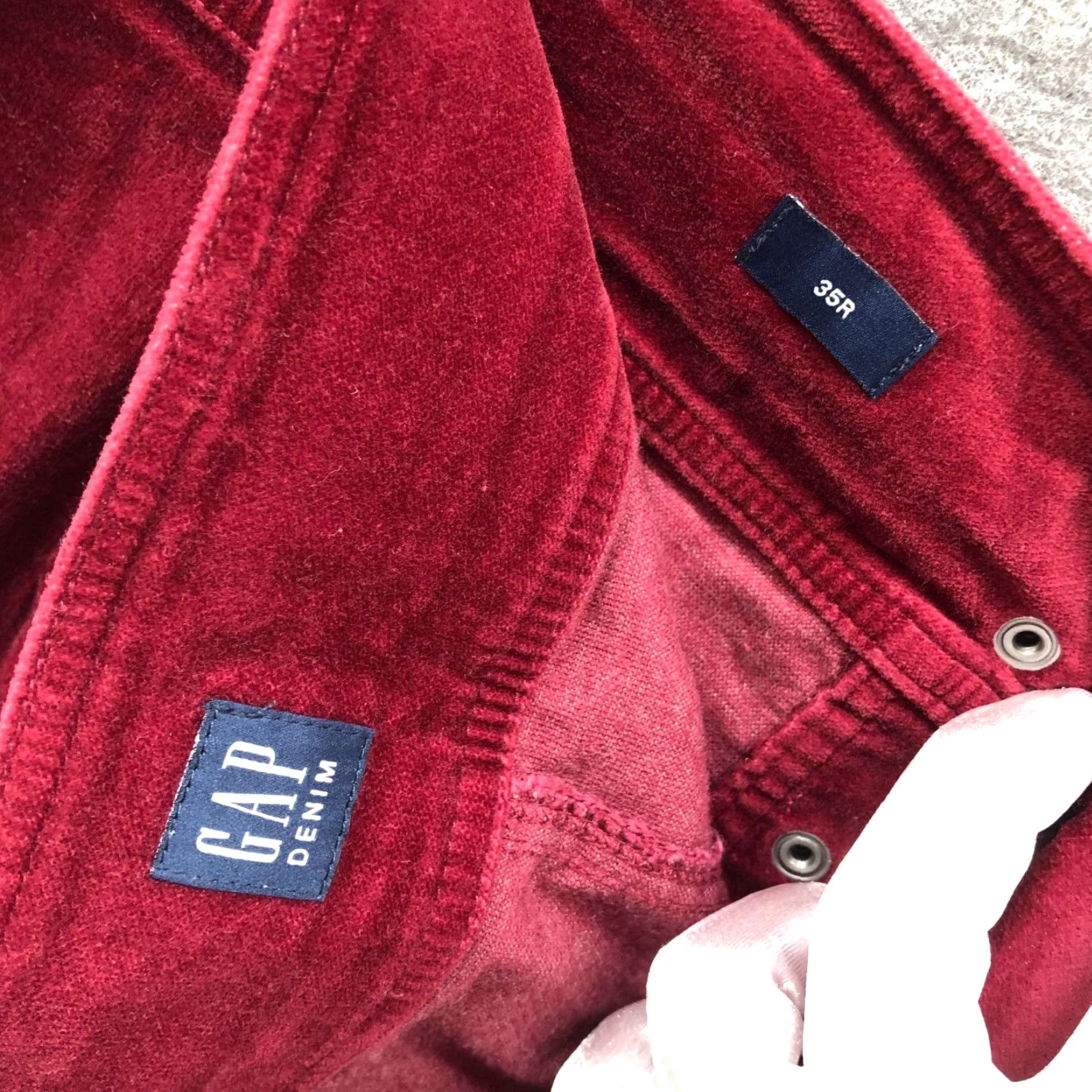 Gap Gap Velvet Mini Skirt Womens 35R Red Button Front Zip Pocket High Rise Mini Skirt Cotton Blend Velvety Preppy Vintage: No Size 24" / US 00 / IT 34 - 7 Thumbnail