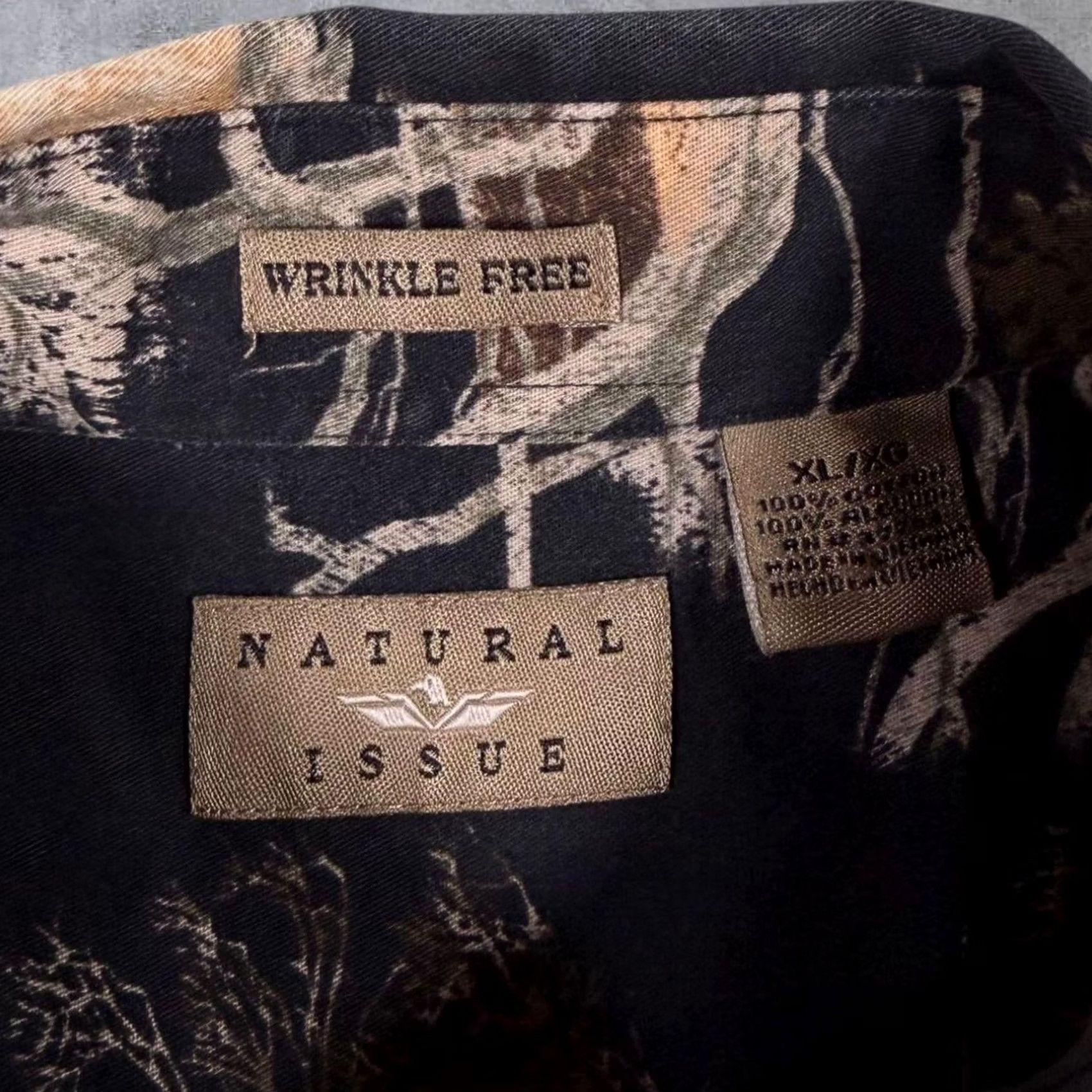 Vintage VINTAGE Natural Issue Shirt XL Black Short Sleeve Button-Down Collared Cotton Casual Men Button-Up All-Over Print Wildlife{ } Size US XL / EU 56 / 4 - 3 Thumbnail