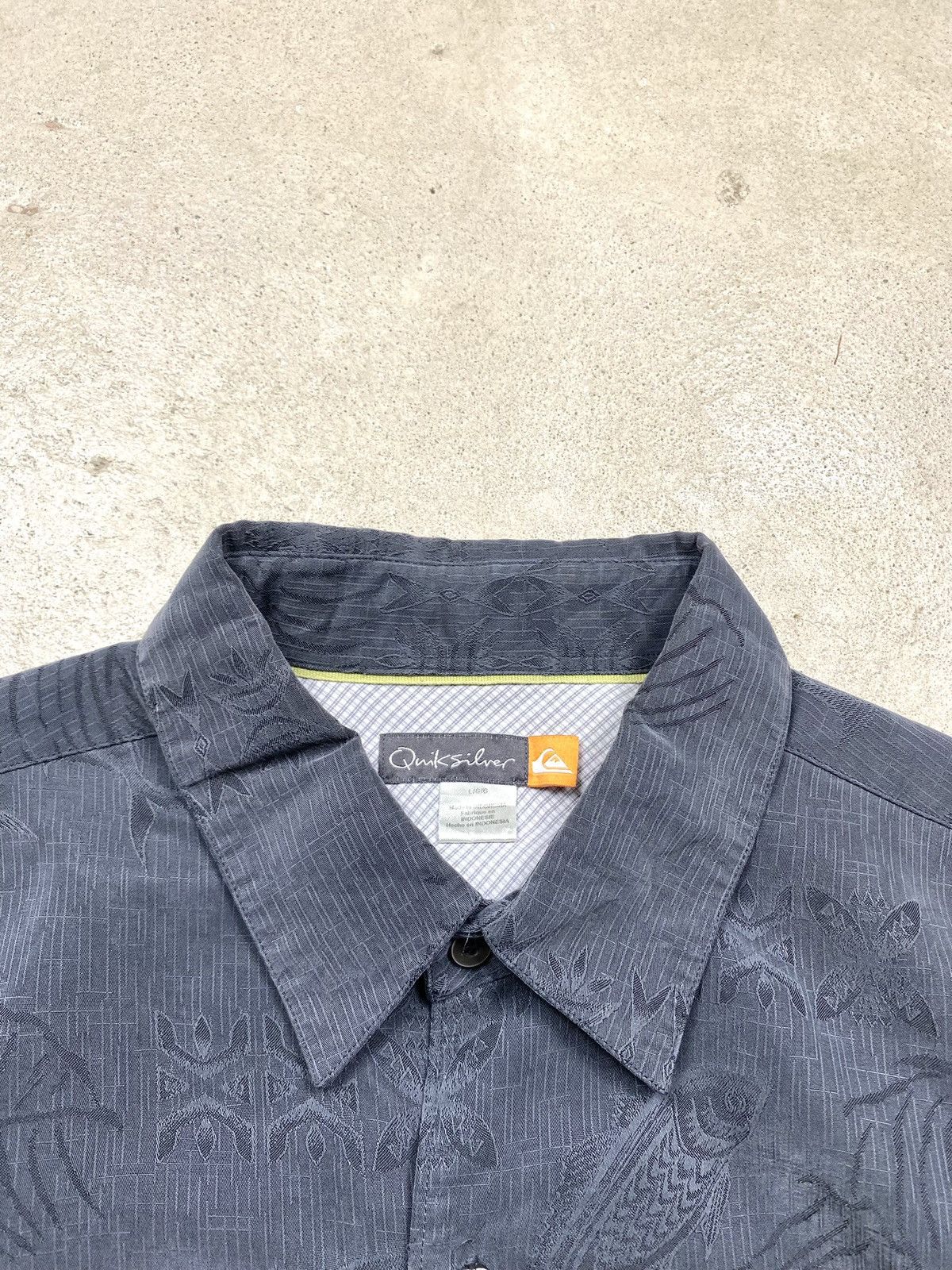 Quiksilver Vintage Quiksilver Embroidered Shirt Tee Surf Style Oakley Size US L / EU 52-54 / 3 - 14 Thumbnail