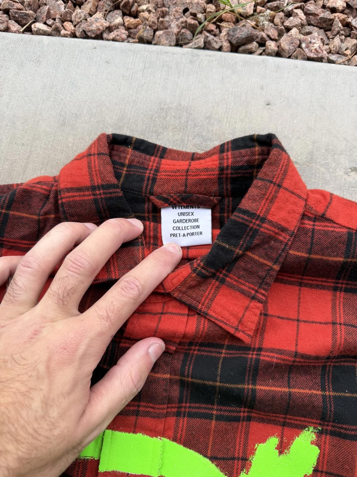 Vetements Vetements Anarchy Flannel Shirt Red Plaid Small Neon Logo Size US S / EU 44-46 / 1 - 7 Thumbnail