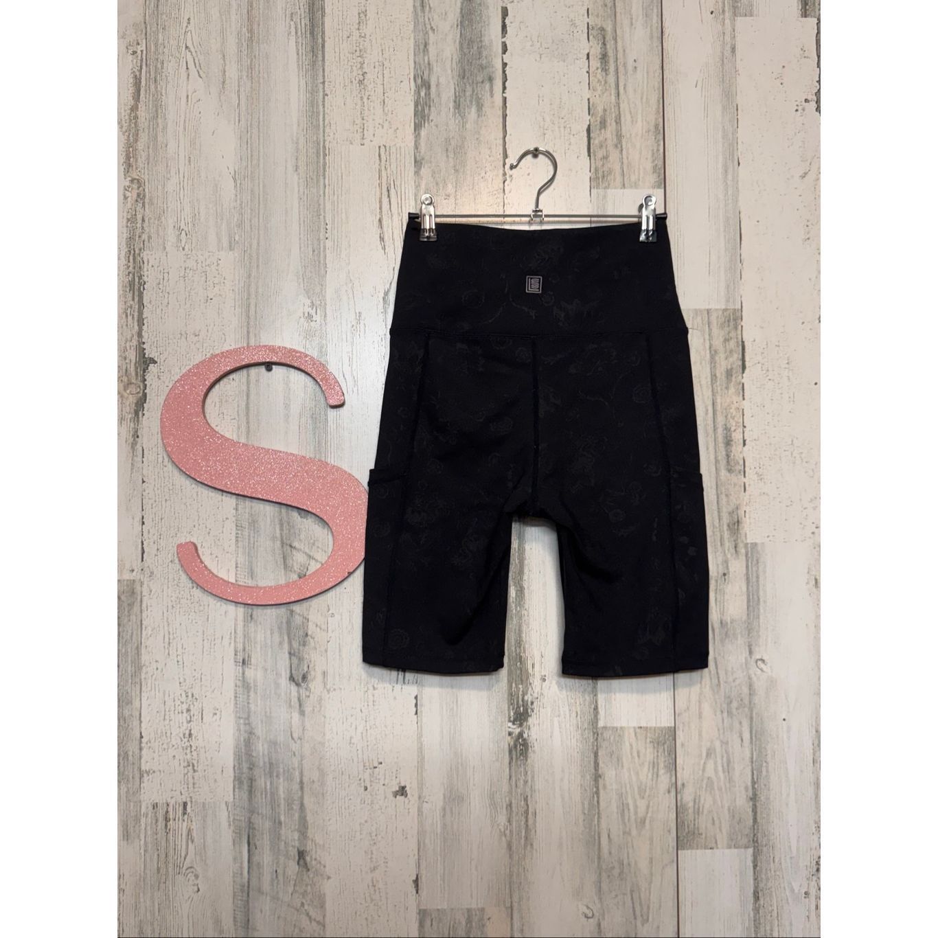 Laundry by Shelli Segal Laundry by Shelli Segal Floral Black Biker Shorts Women’s Si Size 27" / US 4 / IT 40 - 9 Thumbnail