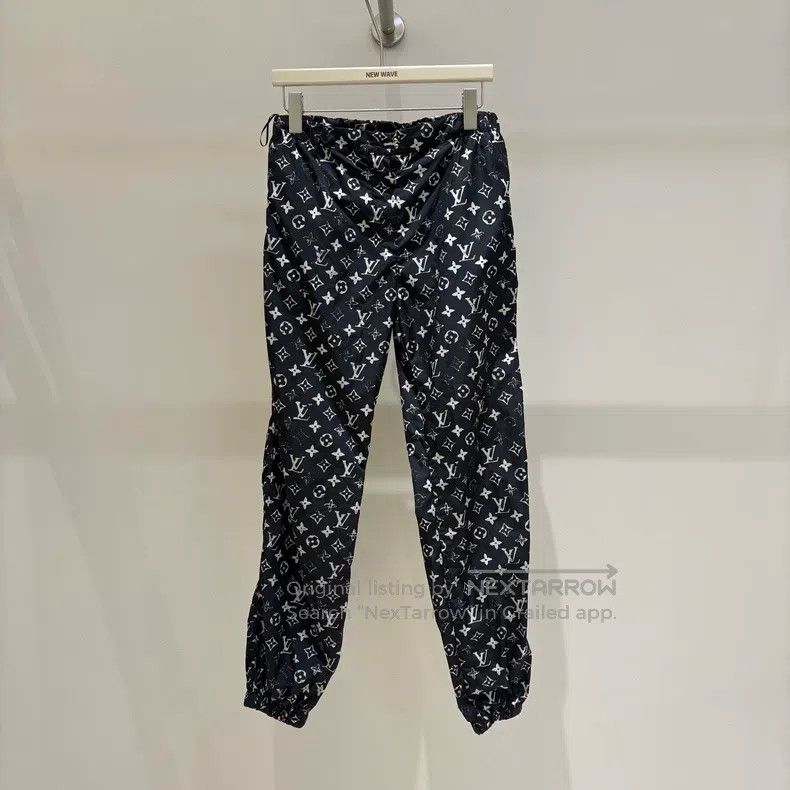 Louis Vuitton Louis Vuitton Black and White Full Print Jogging Pants Size US 36 / EU 52 - 1 Thumbnail