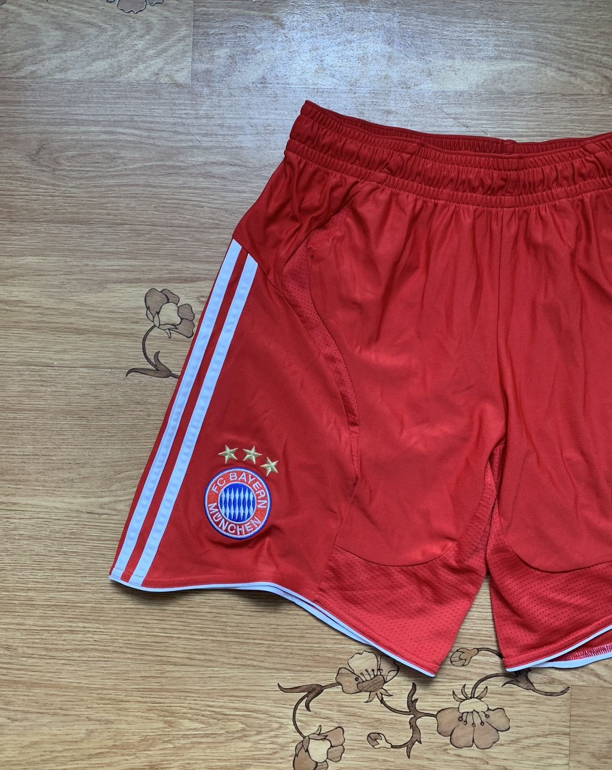 Adidas Vintage BAYERN 2007 2008 HOME SHORTS FOOTBALL SOCCER ADIDAS Size US 32 / EU 48 - 2 Thumbnail