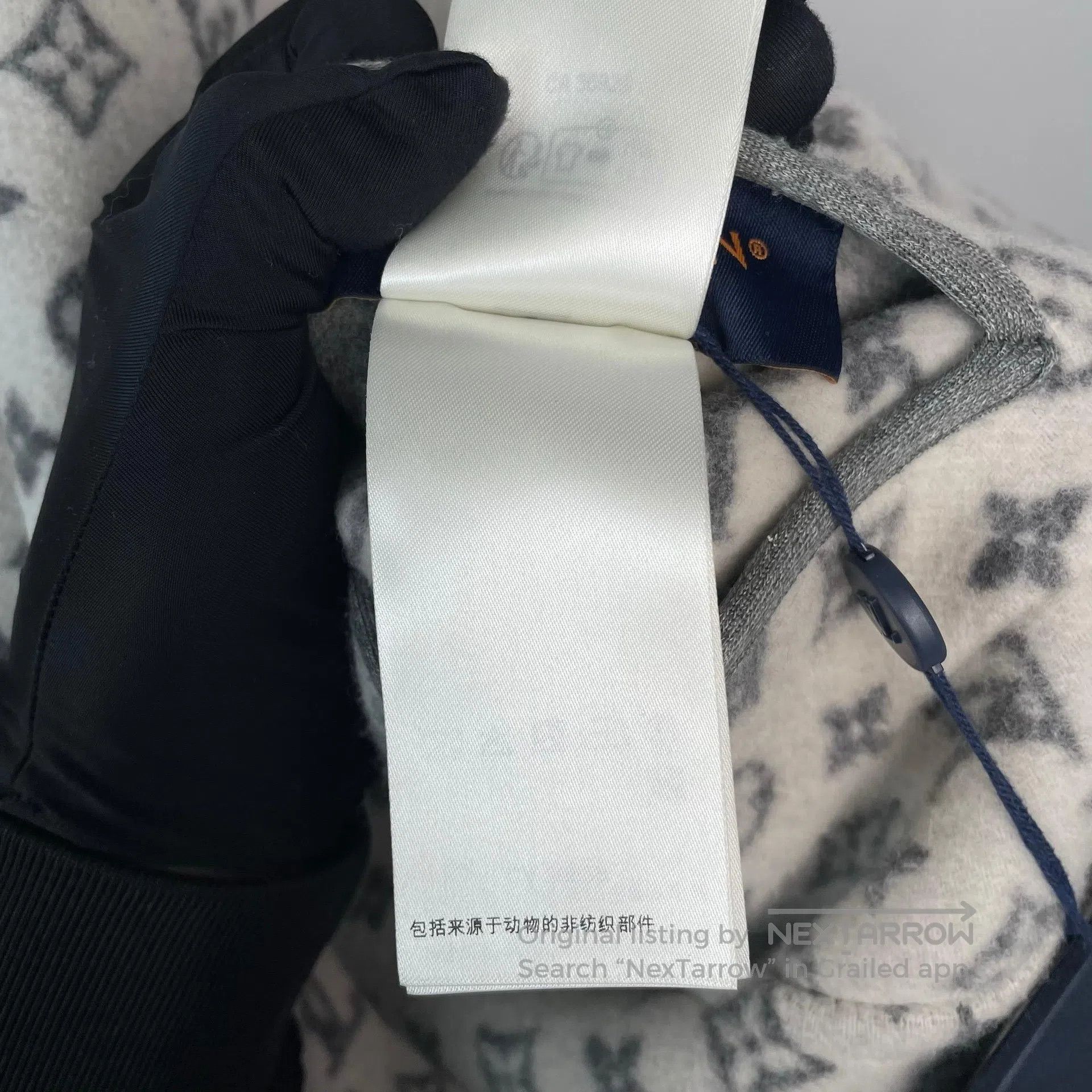 Louis Vuitton Louis Vuitton Light Gray and White Full Print Double-Faced Size XS / US 0-2 / IT 36-38 - 9 Thumbnail